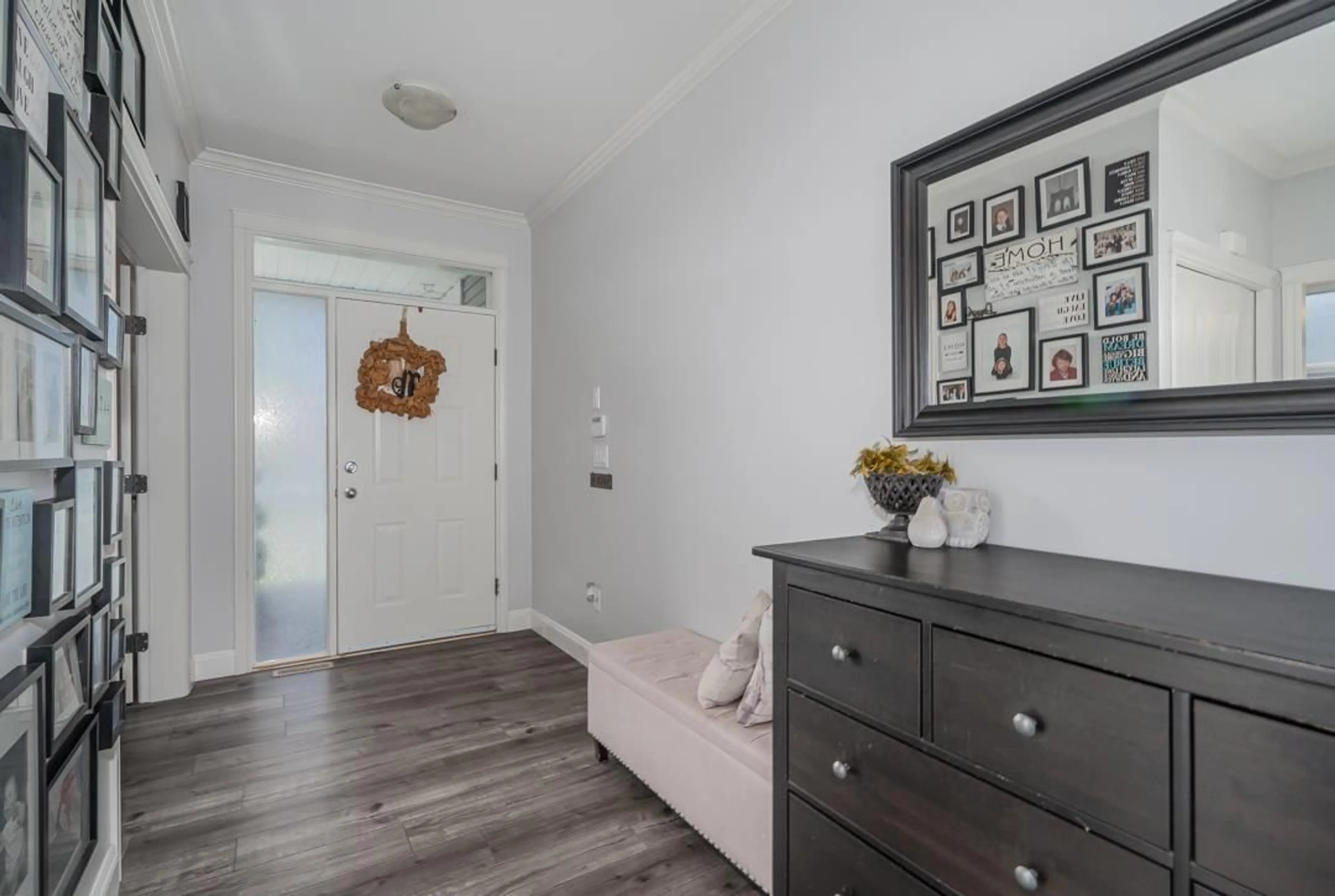 Indoor entryway for 6614 SOUTHDOWNE PLACE, Chilliwack British Columbia V2R0H5