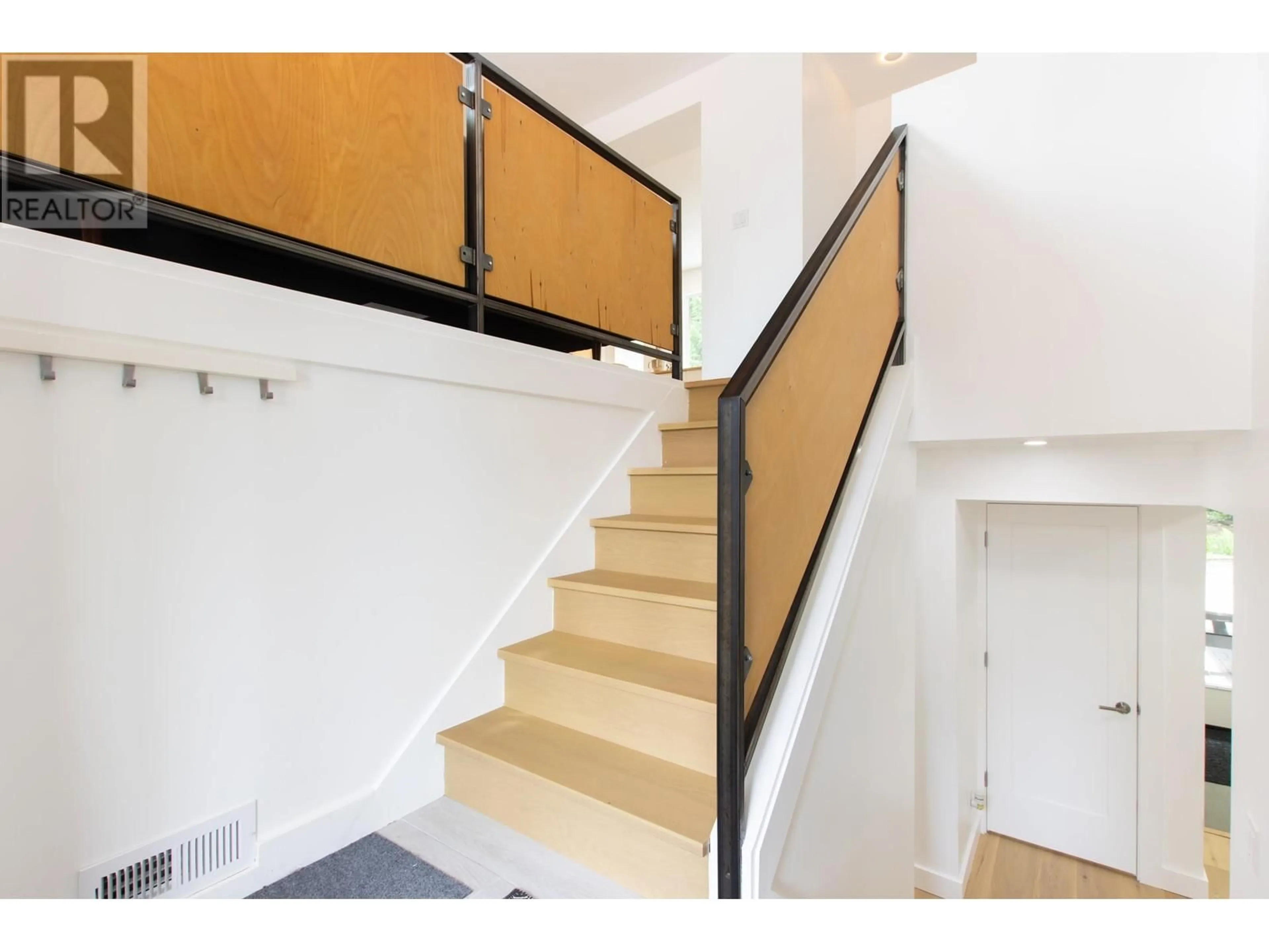 Stairs for 37972 MAGNOLIA CRESCENT, Squamish British Columbia V0N3G0