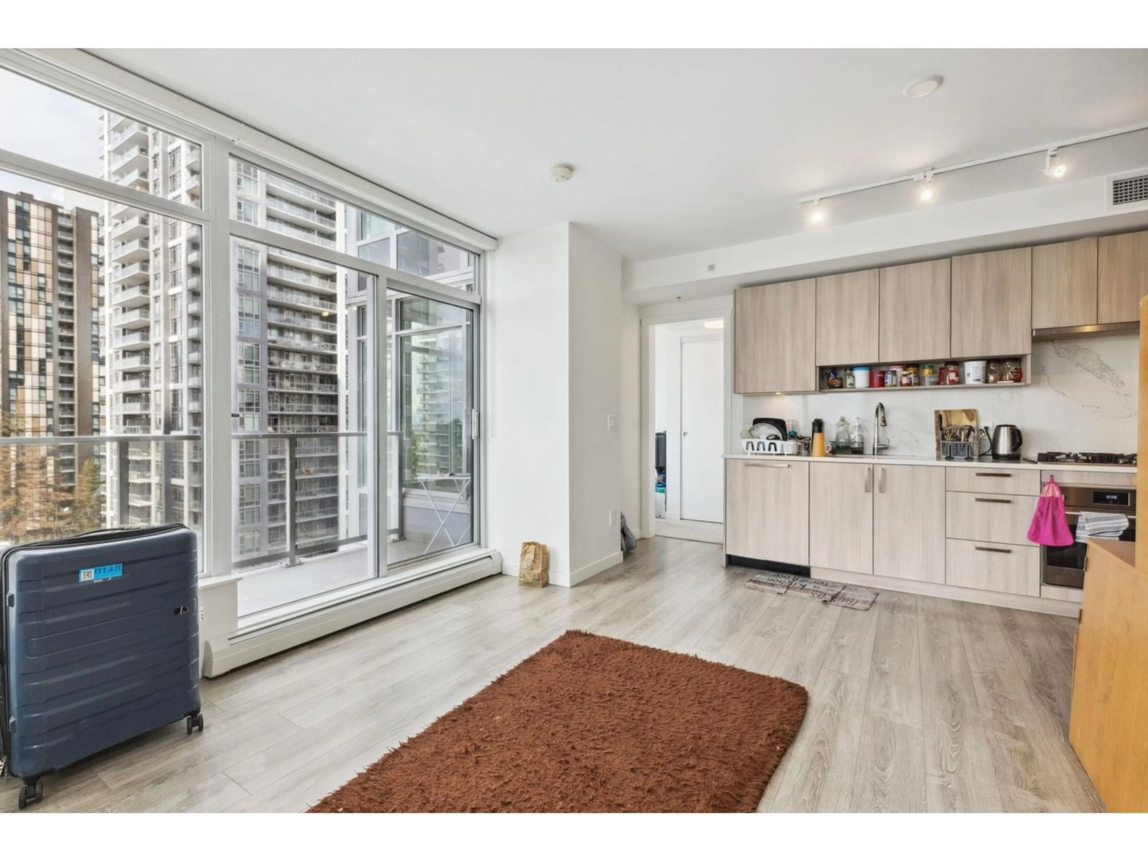 Open concept kitchen, unknown for 1117 - 13350 CENTRAL, Surrey British Columbia V3T0S1