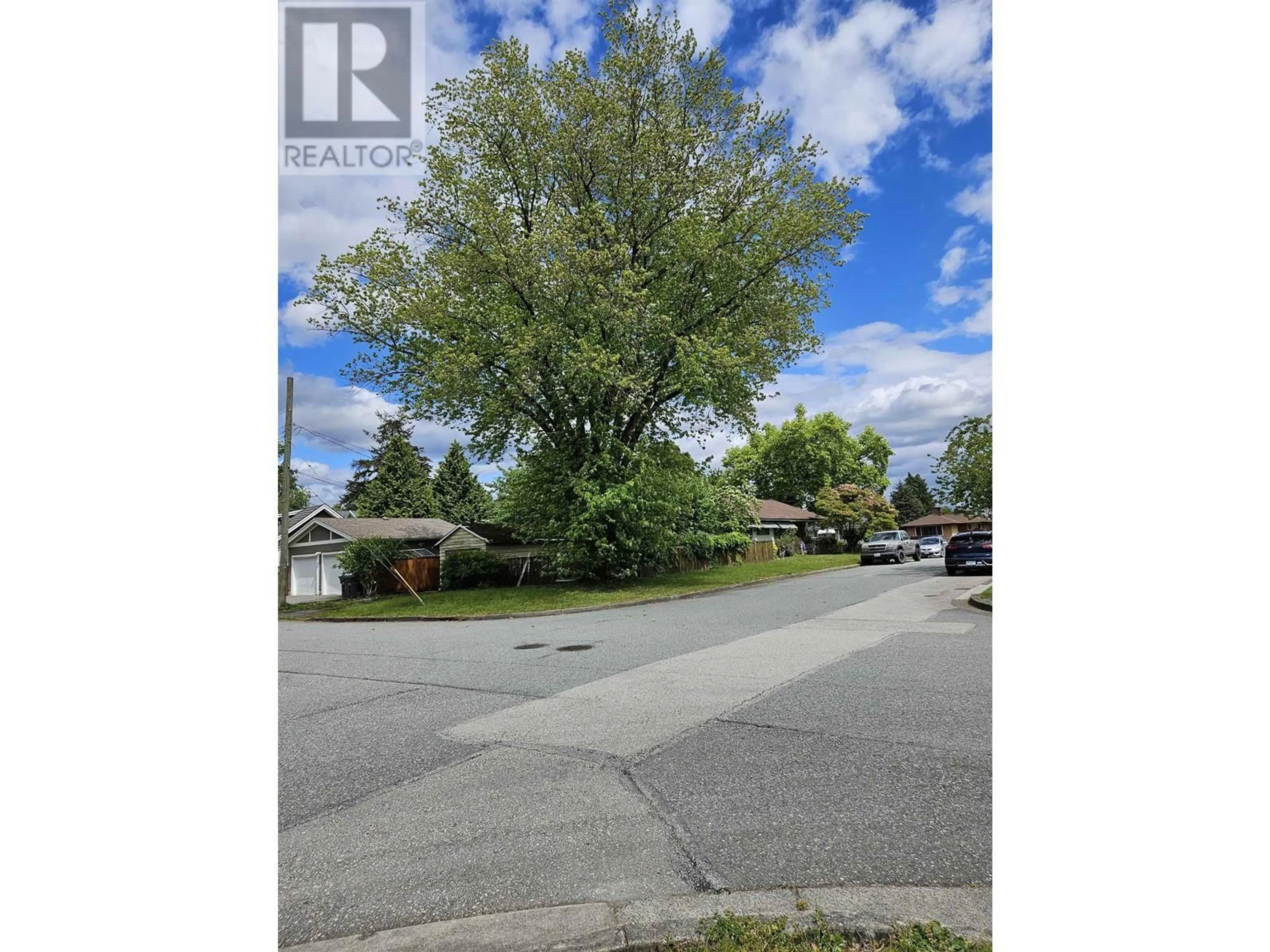Parking for 3625 24TH AVENUE, Vancouver British Columbia V5R1G9