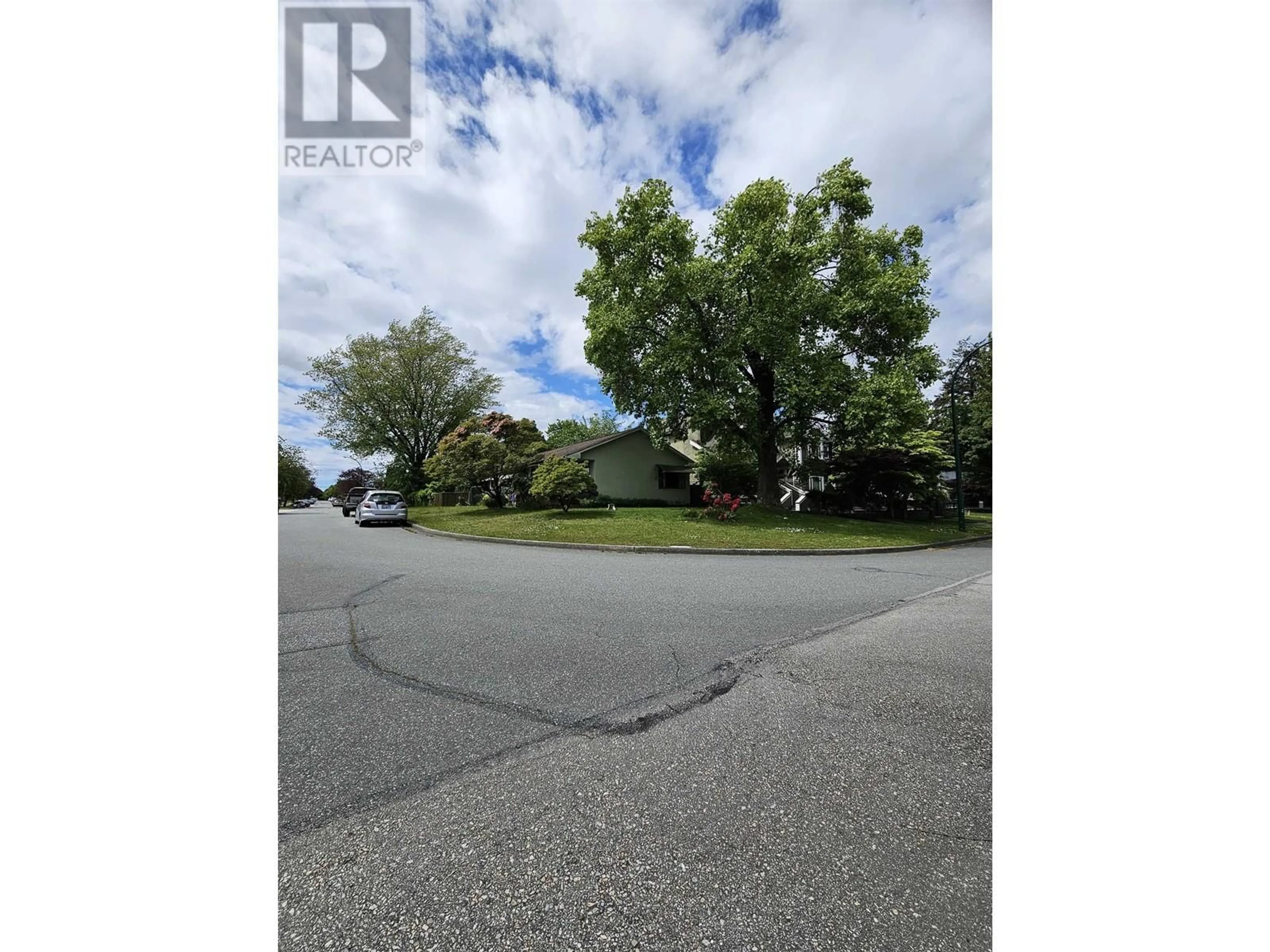 A pic from outside/outdoor area/front of a property/back of a property/a pic from drone, street for 3625 24TH AVENUE, Vancouver British Columbia V5R1G9