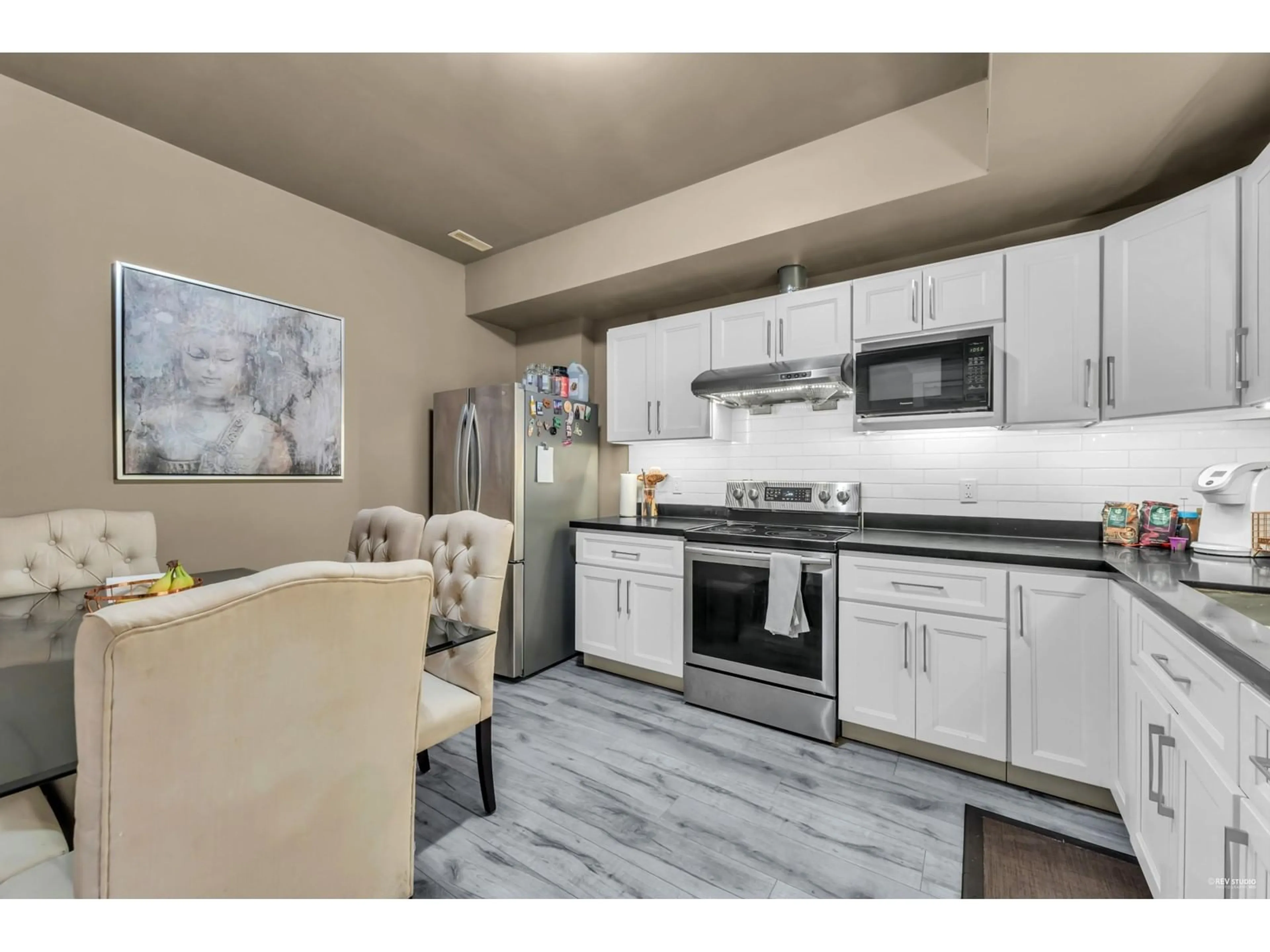 Open concept kitchen, ceramic/tile floor for 16168 30, Surrey British Columbia V3Z0Z8