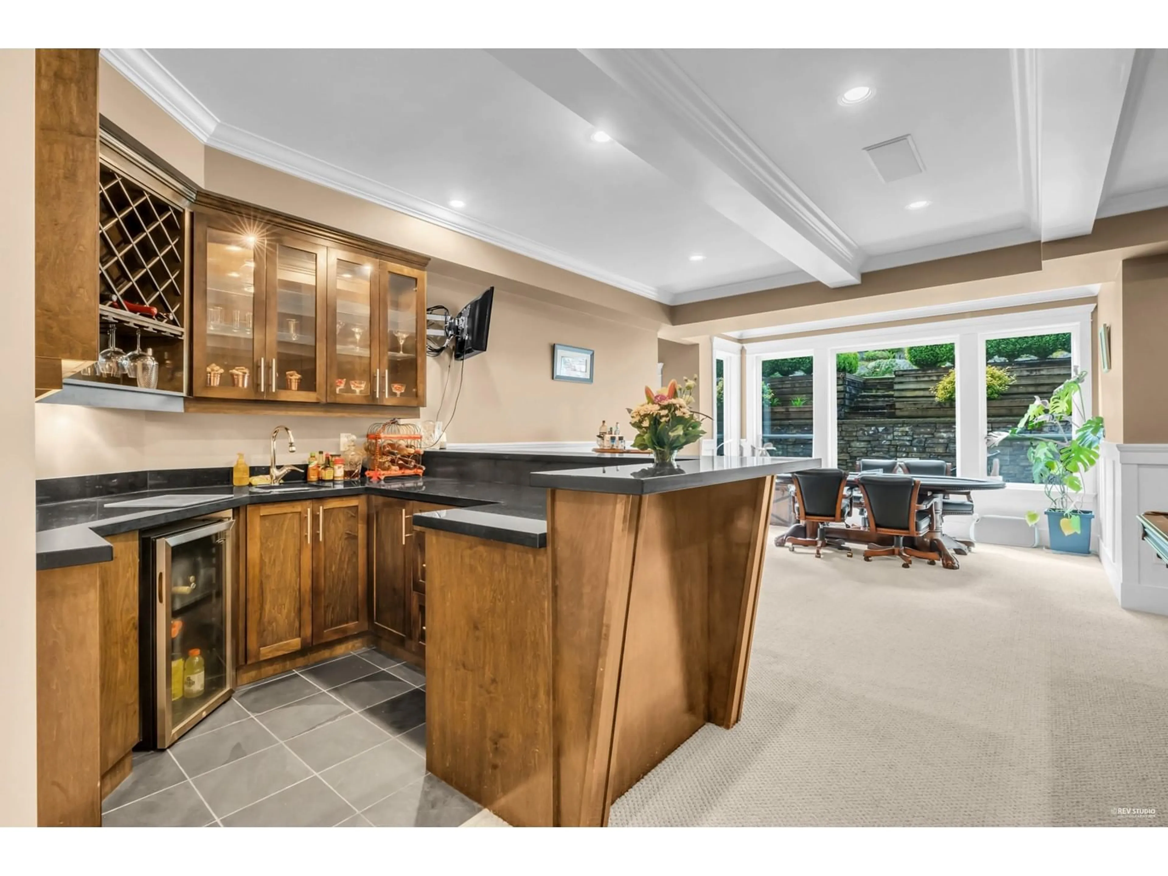 Open concept kitchen, ceramic/tile floor for 16168 30, Surrey British Columbia V3Z0Z8