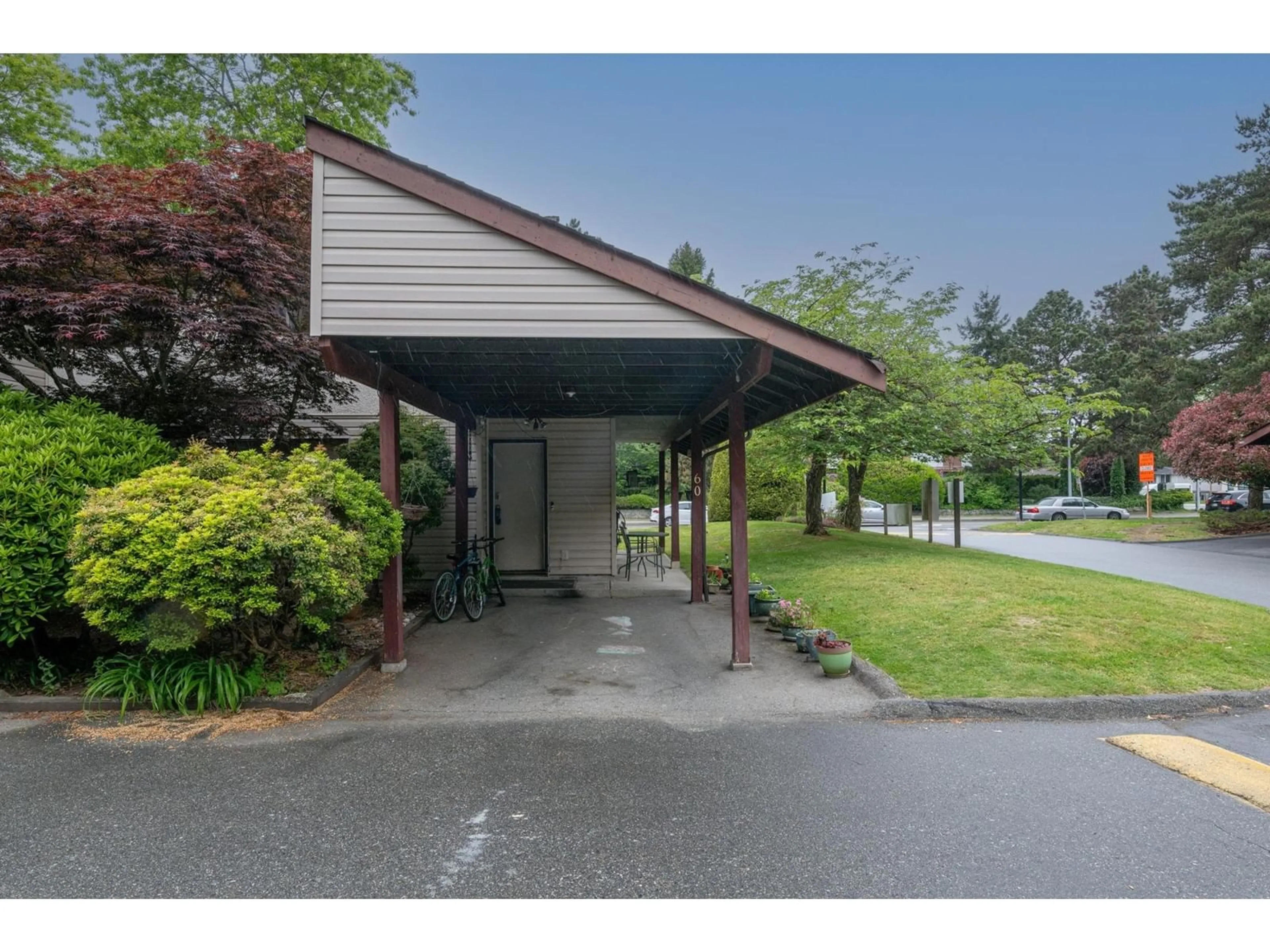 Unknown for 60 - 13990 74, Surrey British Columbia V3W7E6