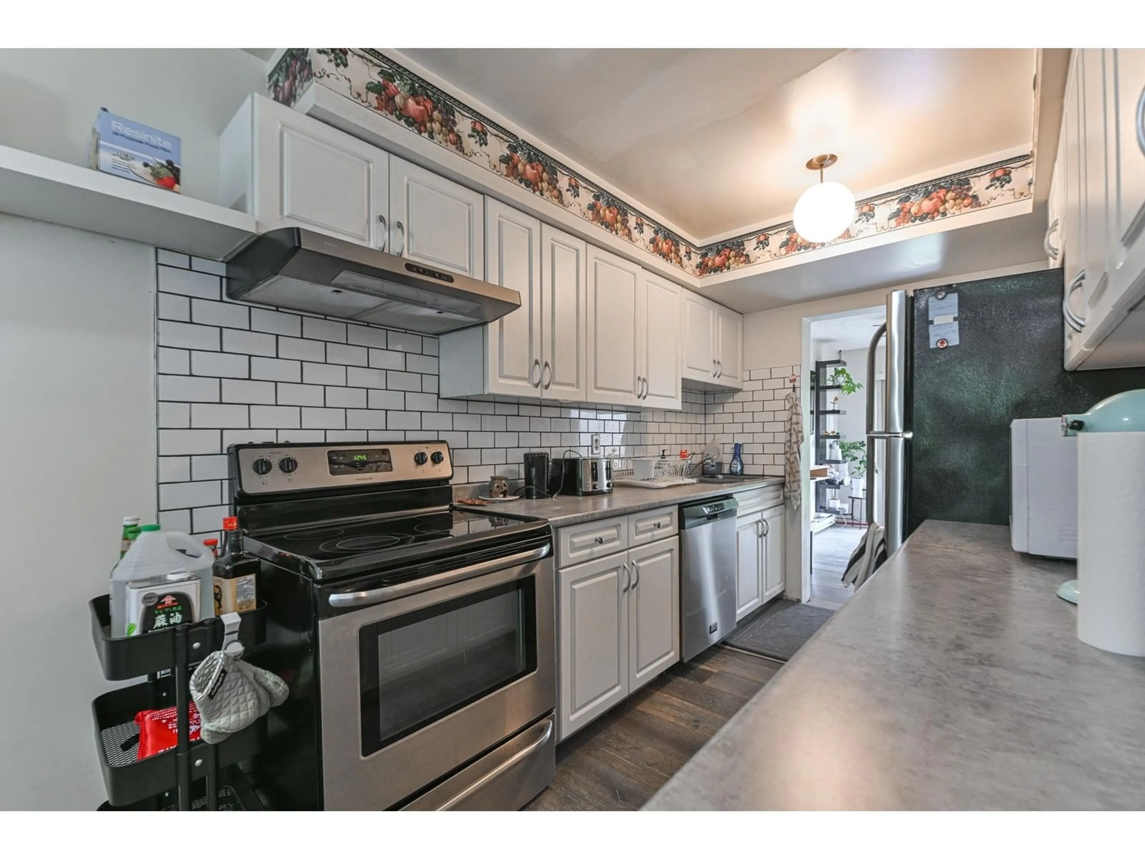 Standard kitchen, ceramic/tile floor for 60 - 13990 74, Surrey British Columbia V3W7E6