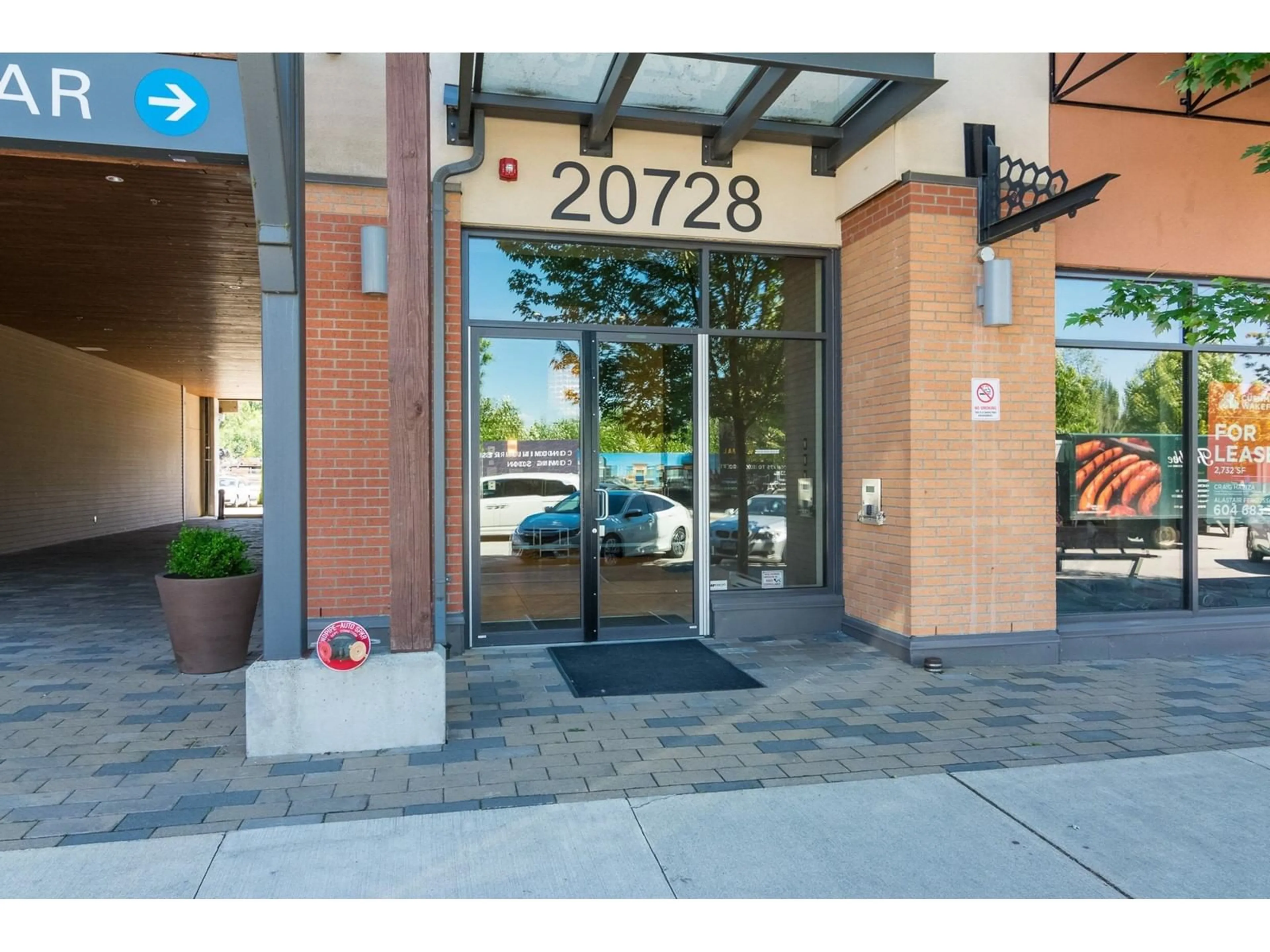 Indoor foyer for 409 - 20728 WILLOUGHBY TOWN CENTRE, Langley British Columbia V2Y0P3