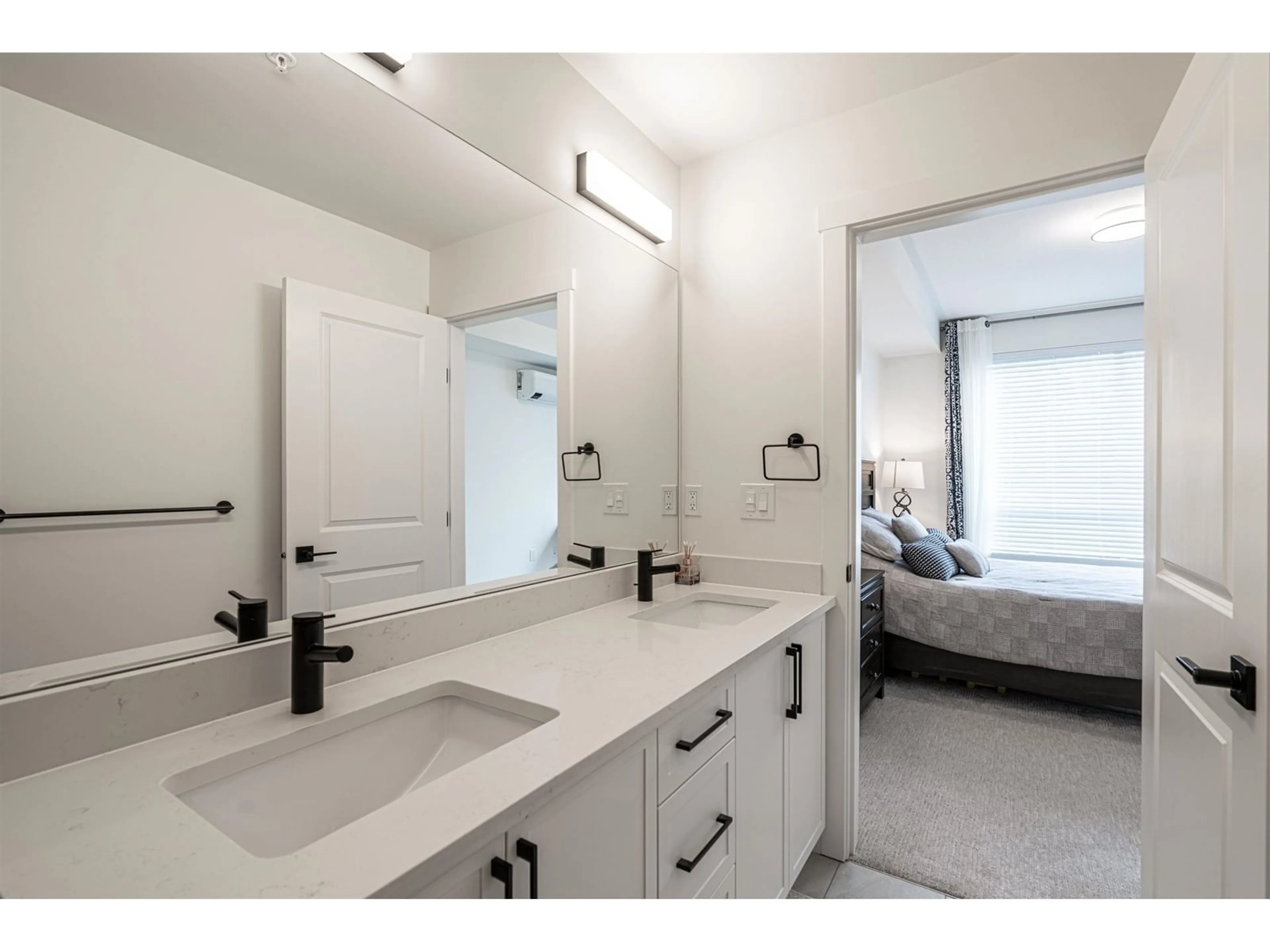 Contemporary bathroom, ceramic/tile floor for 211 - 7506 199A, Langley British Columbia V2Y3K9