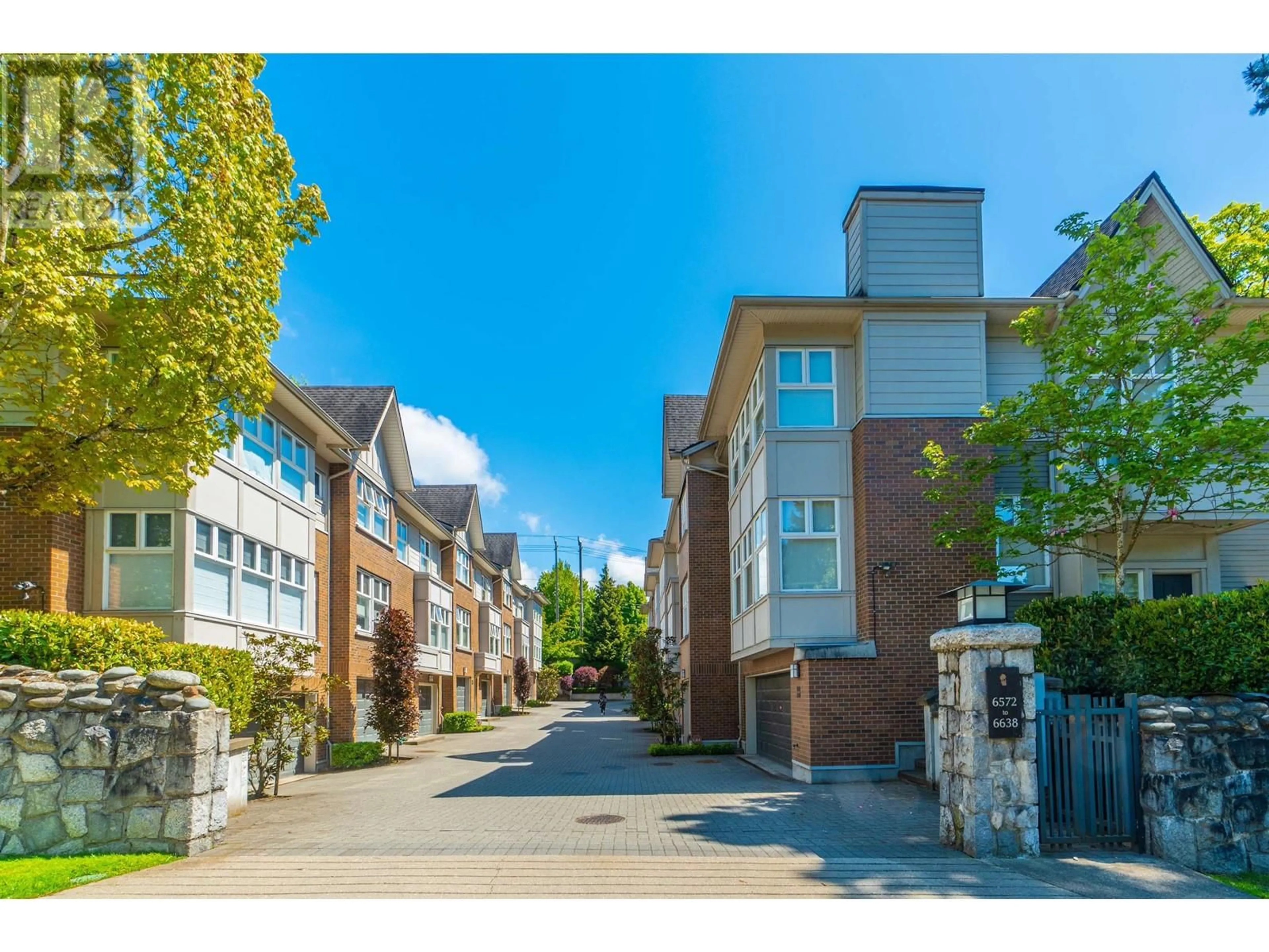 A pic from outside/outdoor area/front of a property/back of a property/a pic from drone, street for 6602 ARBUTUS STREET, Vancouver British Columbia V6P5S5