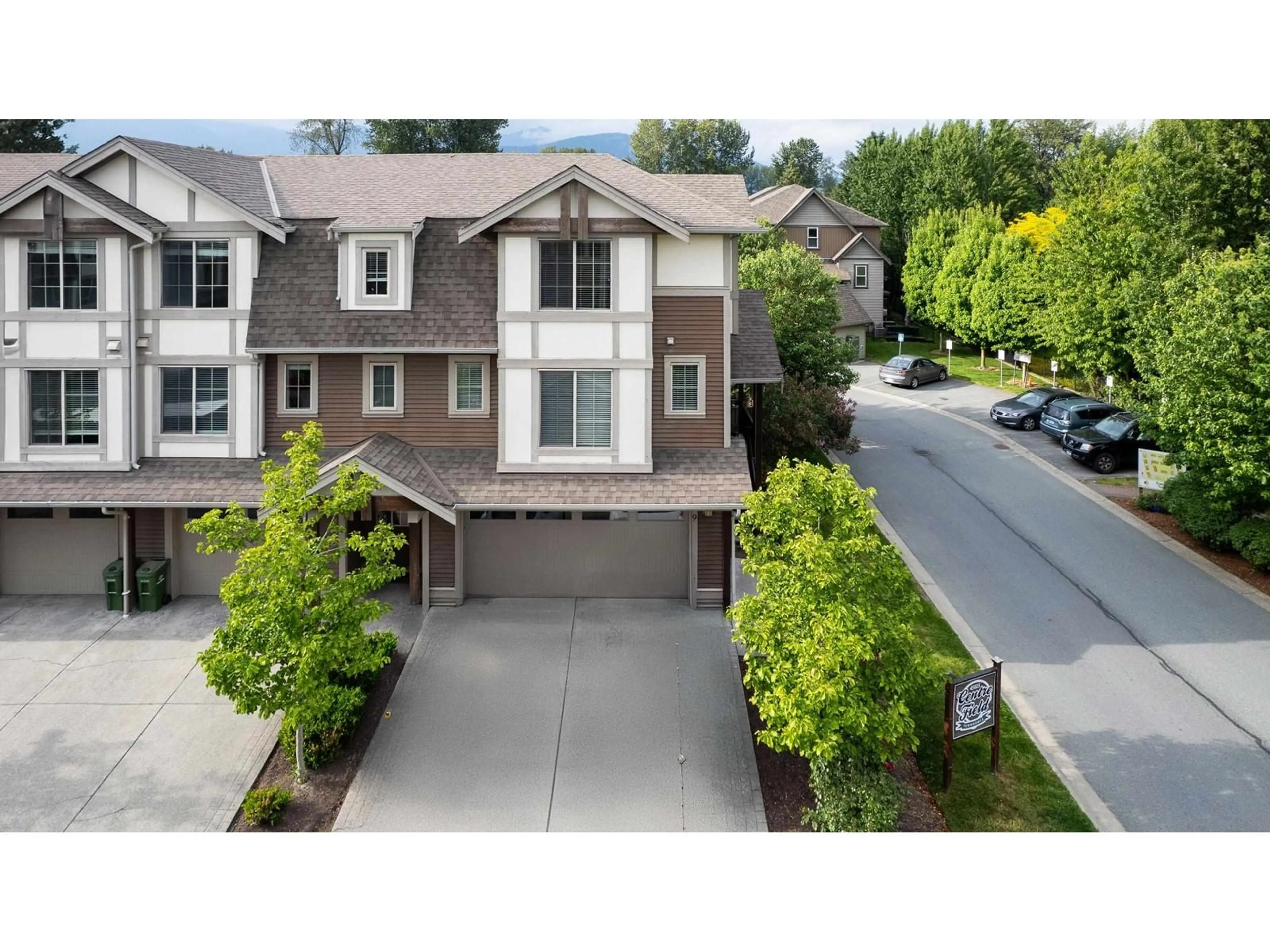 A pic from outside/outdoor area/front of a property/back of a property/a pic from drone, street for 9 - 45025 WOLFE ROAD, Chilliwack British Columbia V2P7V9