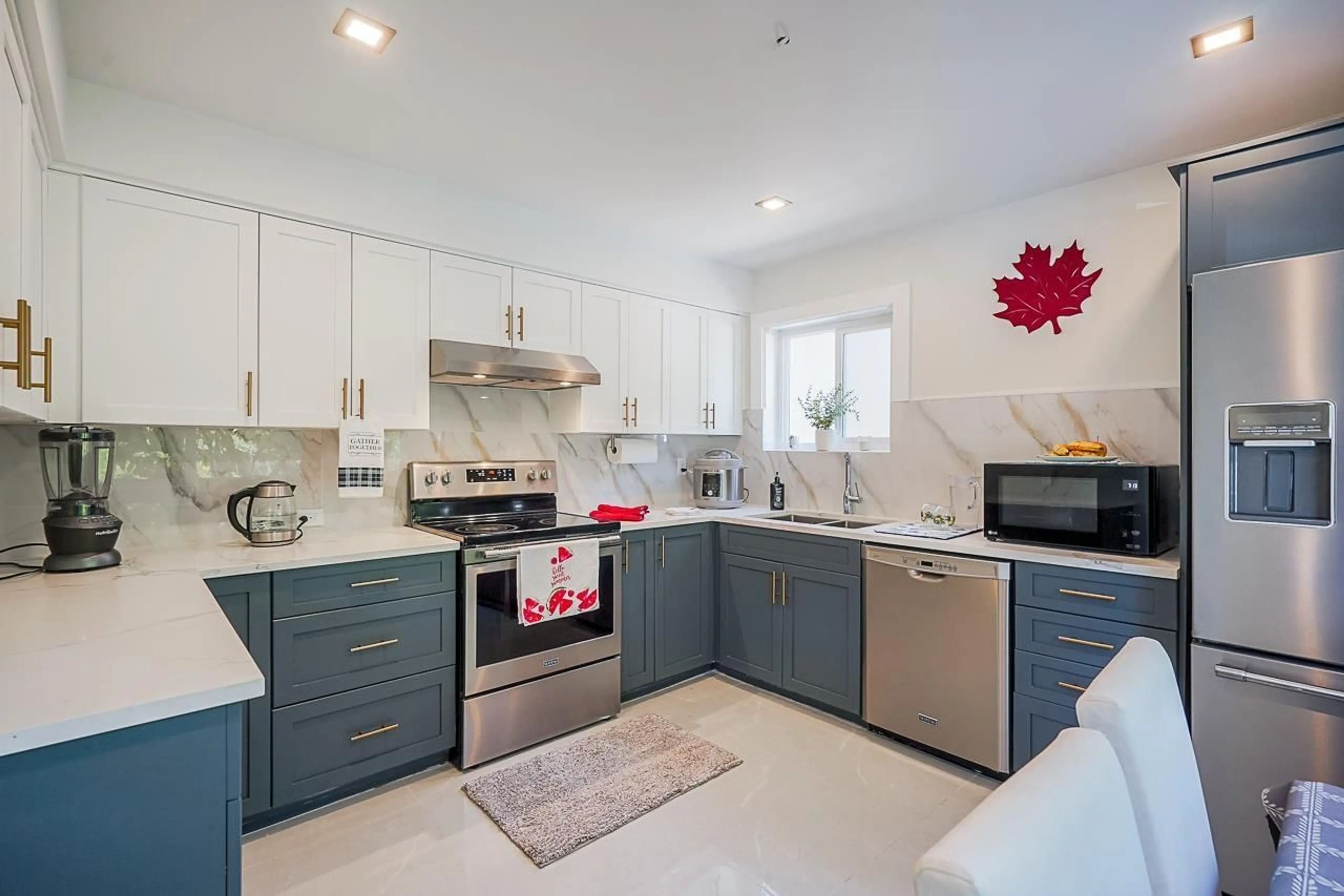 Open concept kitchen, ceramic/tile floor for 10993 MCADAM, Delta British Columbia V4C3E9