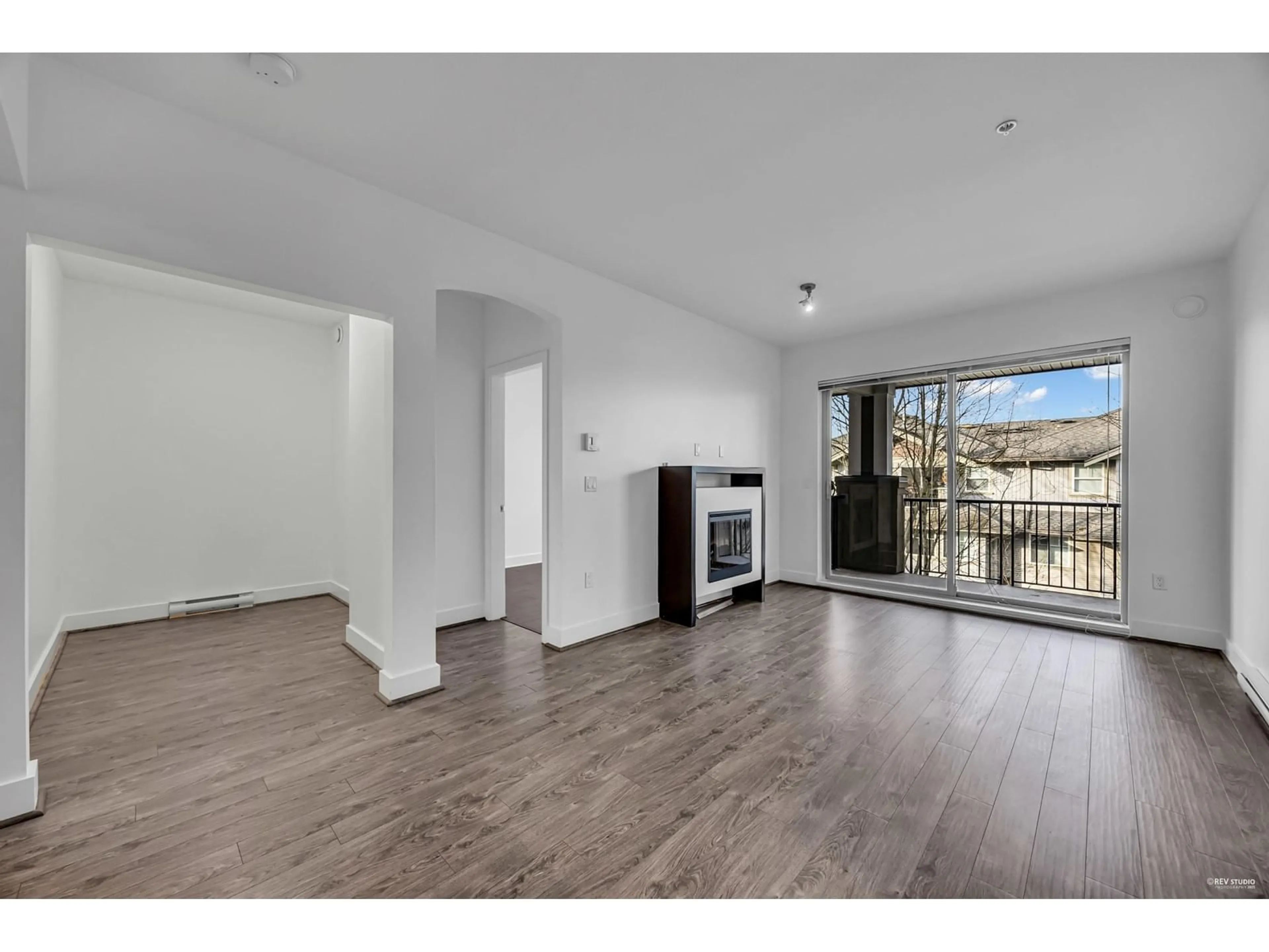 A pic of a room for 320 - 6688 120, Surrey British Columbia V3W1T8