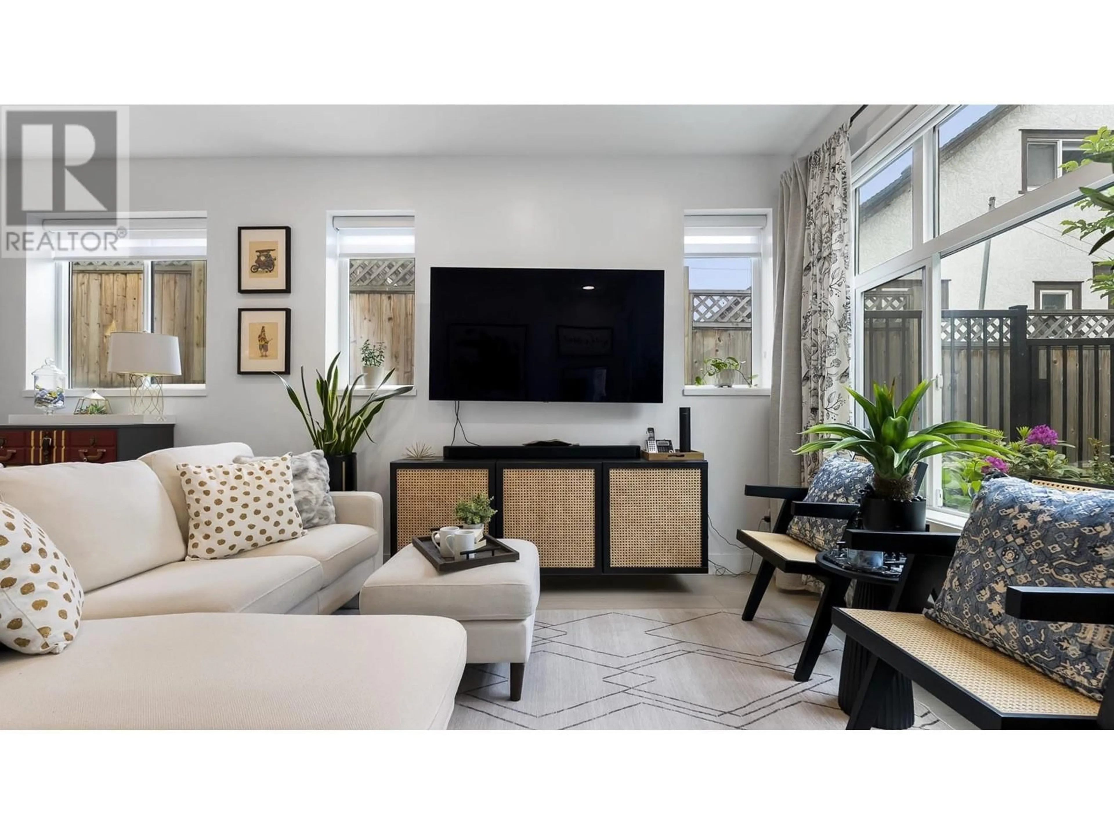 Living room with furniture, unknown for 13 - 1211 EIGHTH AVENUE, New Westminster British Columbia V3M2R8