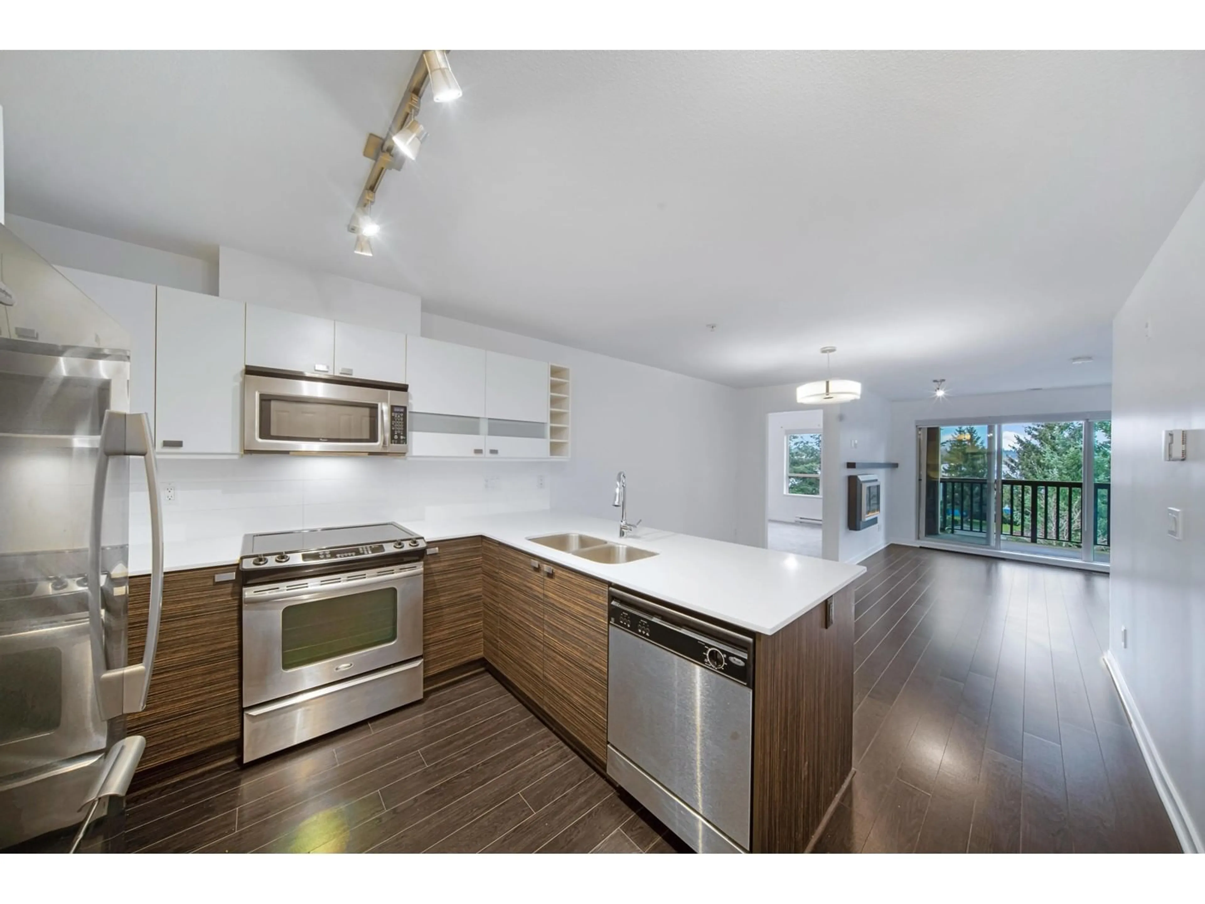Open concept kitchen, unknown for 310 - 21009 56, Langley British Columbia V3A0C9