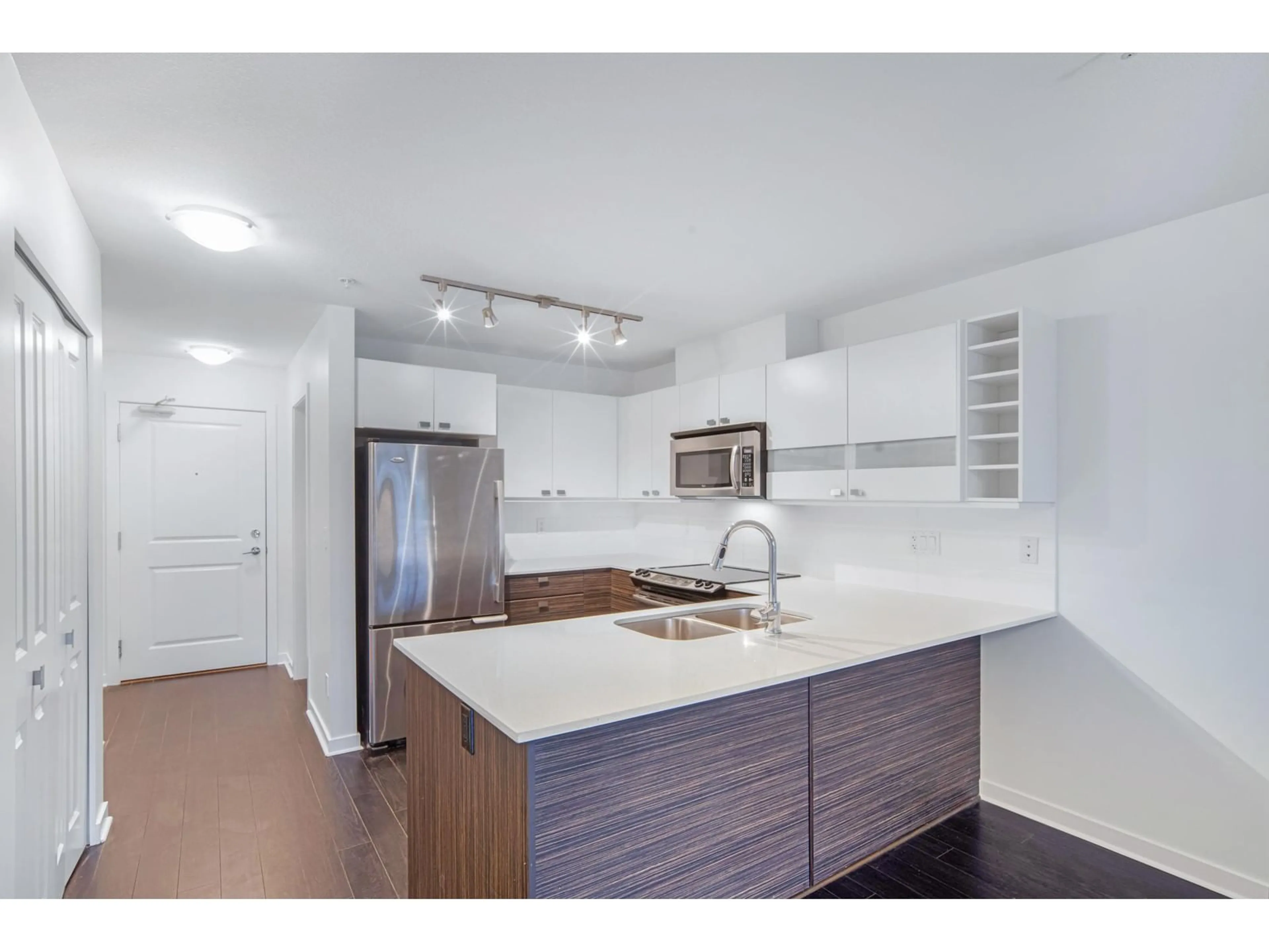 Open concept kitchen, unknown for 310 - 21009 56, Langley British Columbia V3A0C9