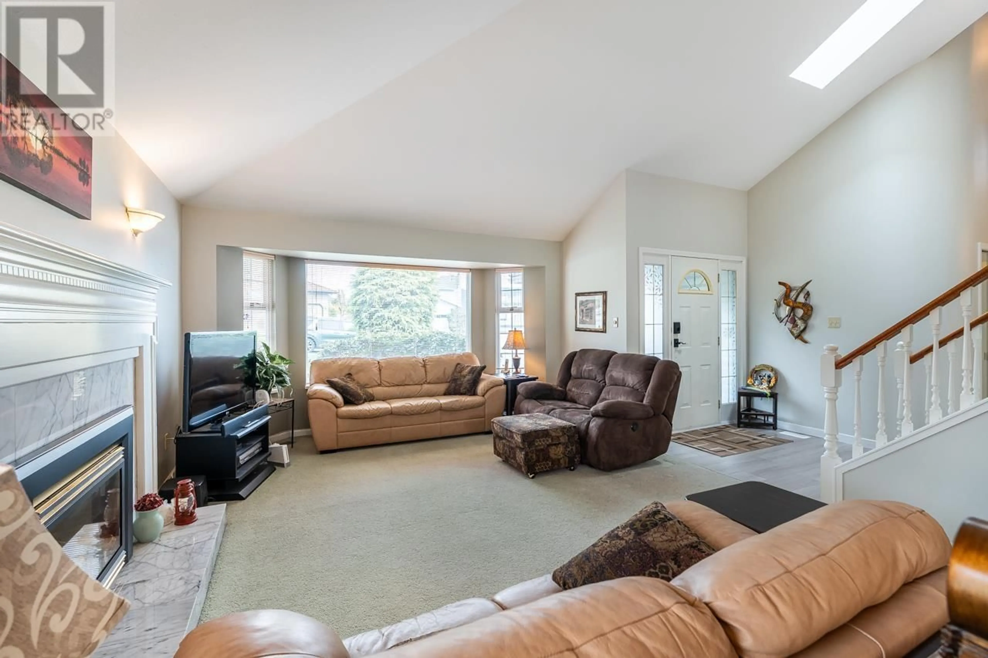 Living room with furniture, unknown for 2752 WESTLAKE PLACE, Coquitlam British Columbia V3C5J8