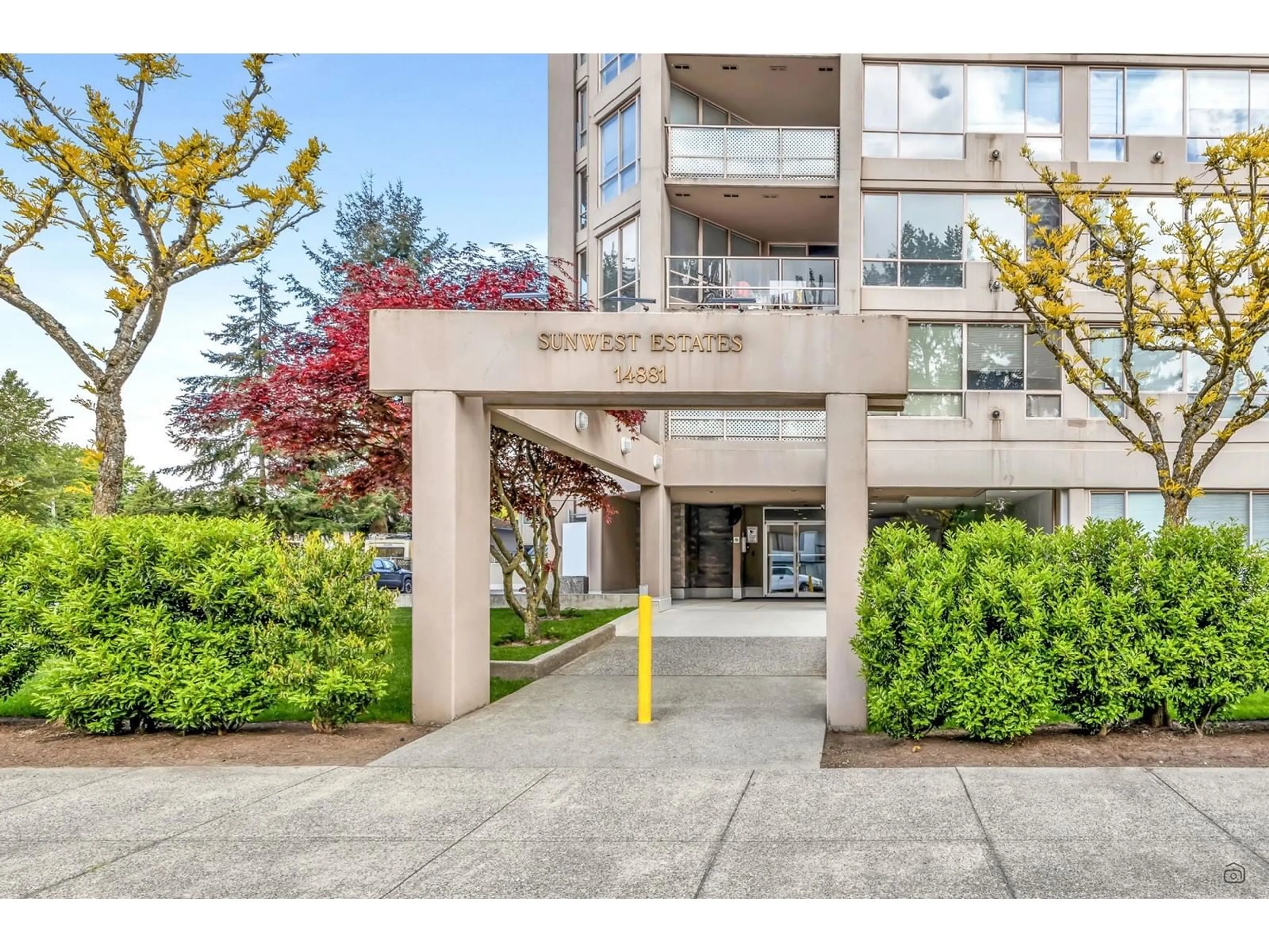 Indoor foyer for 1603 - 14881 103A, Surrey British Columbia V3R0M5