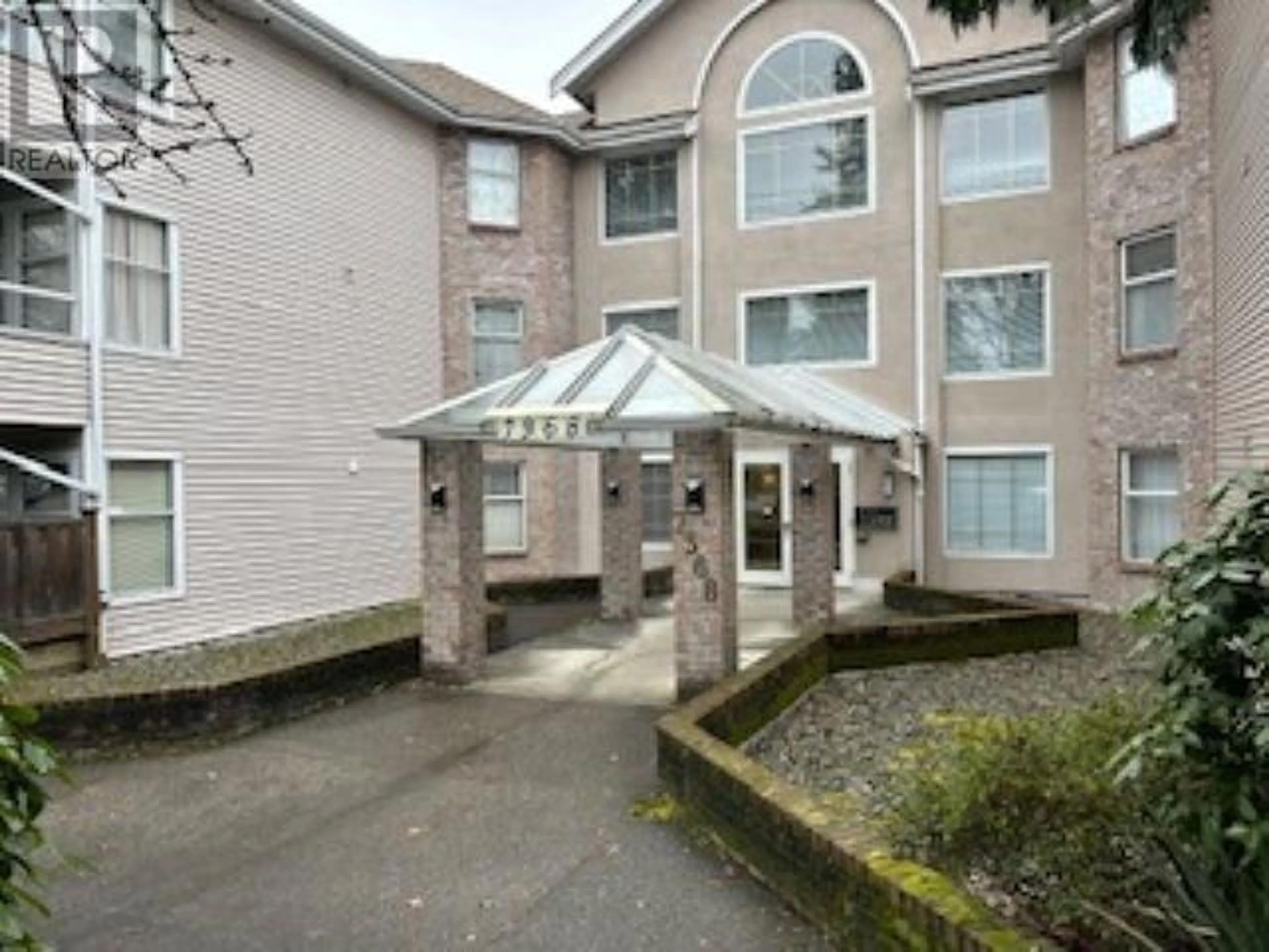 Indoor foyer for 207 - 7368 ROYAL OAK AVENUE, Burnaby British Columbia V5J4J6