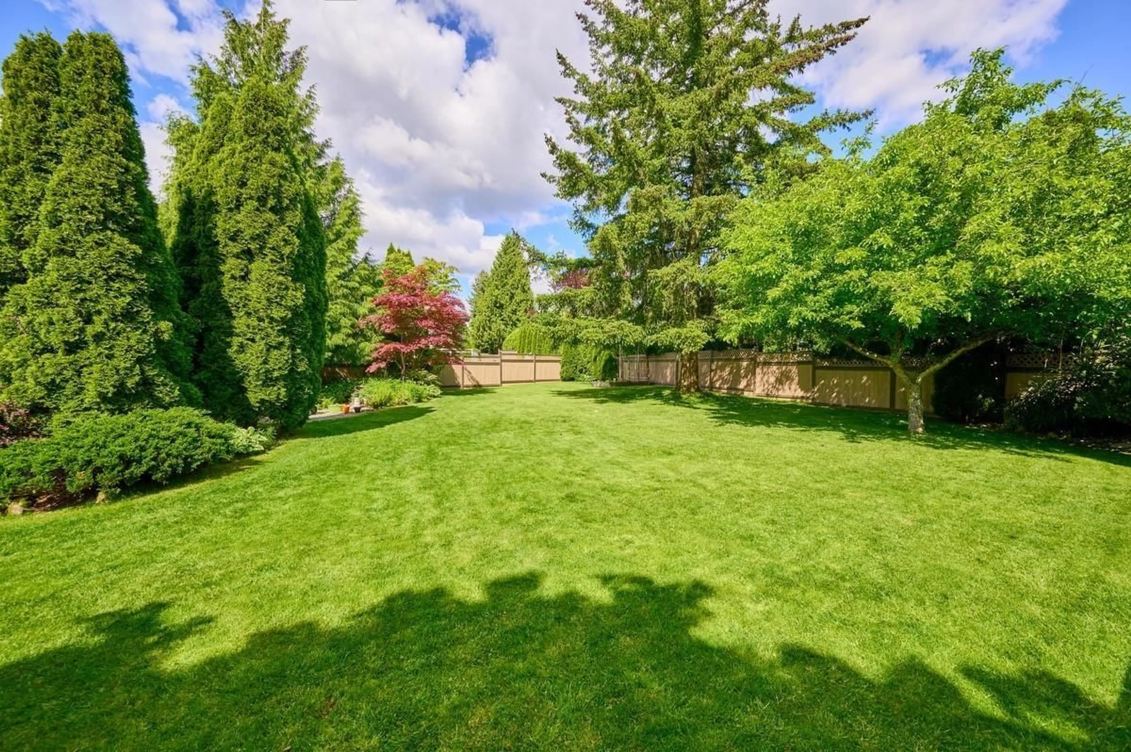 A pic from outside/outdoor area/front of a property/back of a property/a pic from drone, unknown for 16367 GLENWOOD SOUTH, Surrey British Columbia V4N1V4