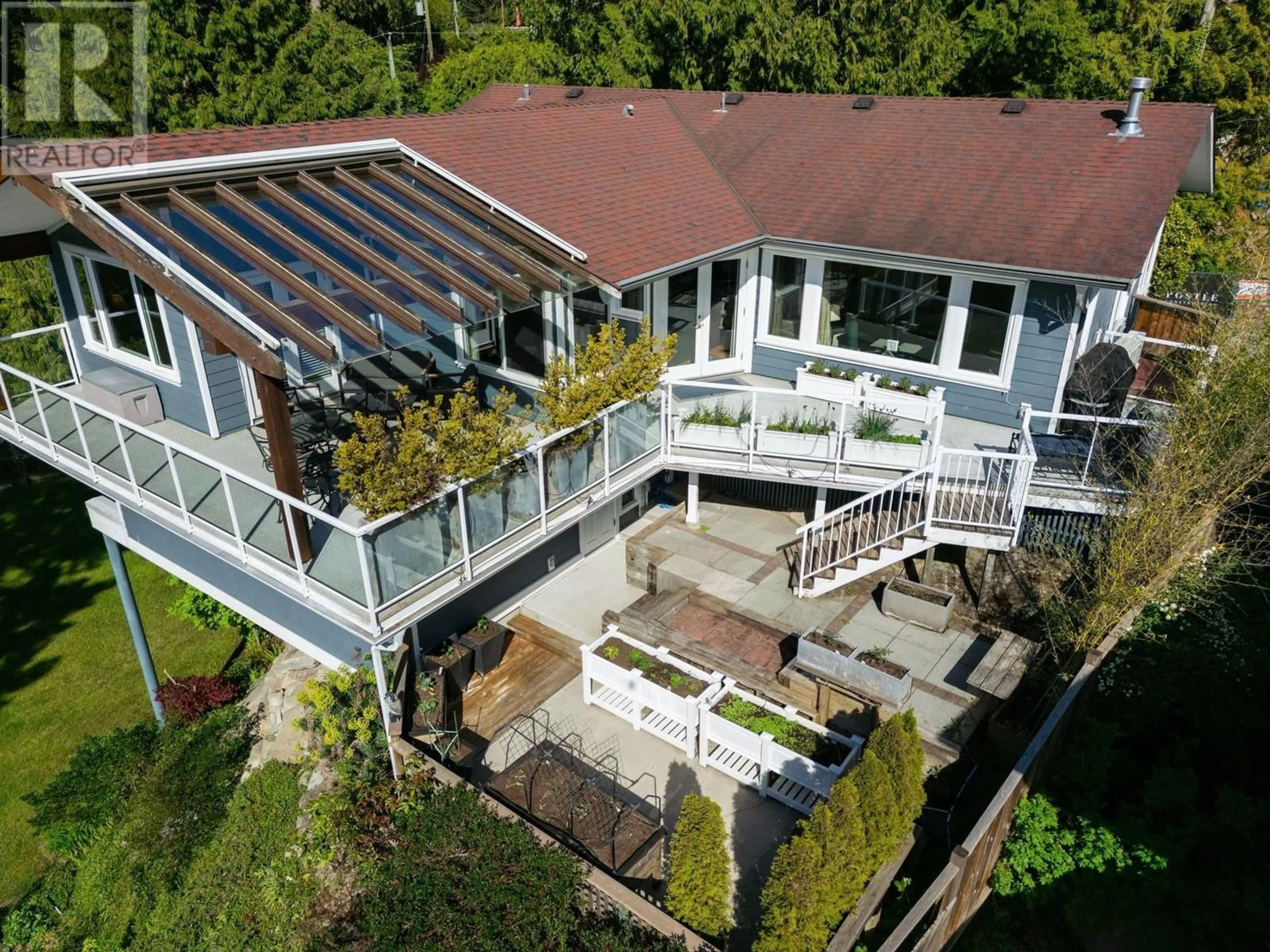 A pic from outside/outdoor area/front of a property/back of a property/a pic from drone, building for 5755 TELEGRAPH TRAIL, West Vancouver British Columbia V7W1R3