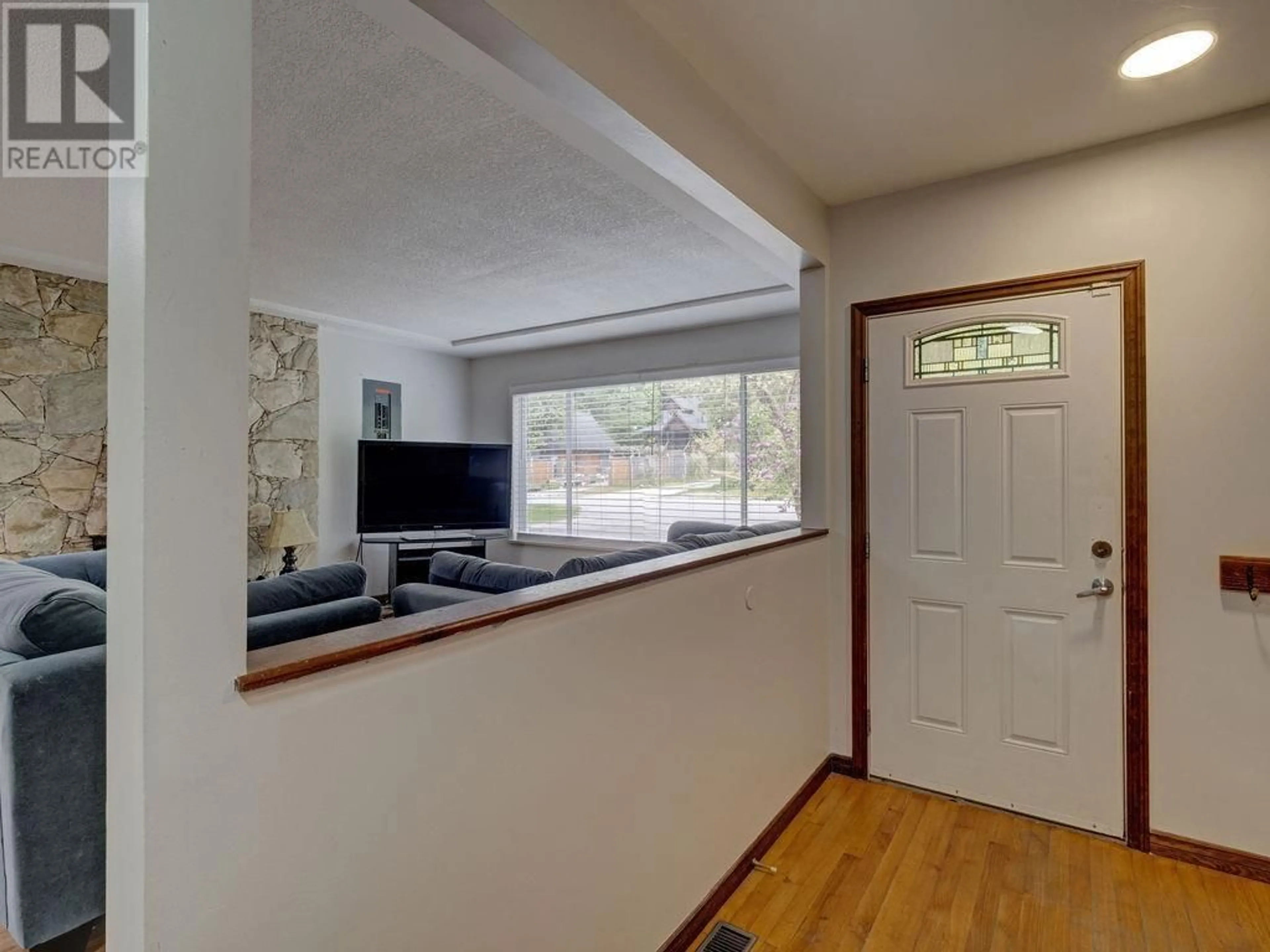 Indoor entryway for 3295 KRAUS ROAD, Roberts Creek British Columbia V0N2W2