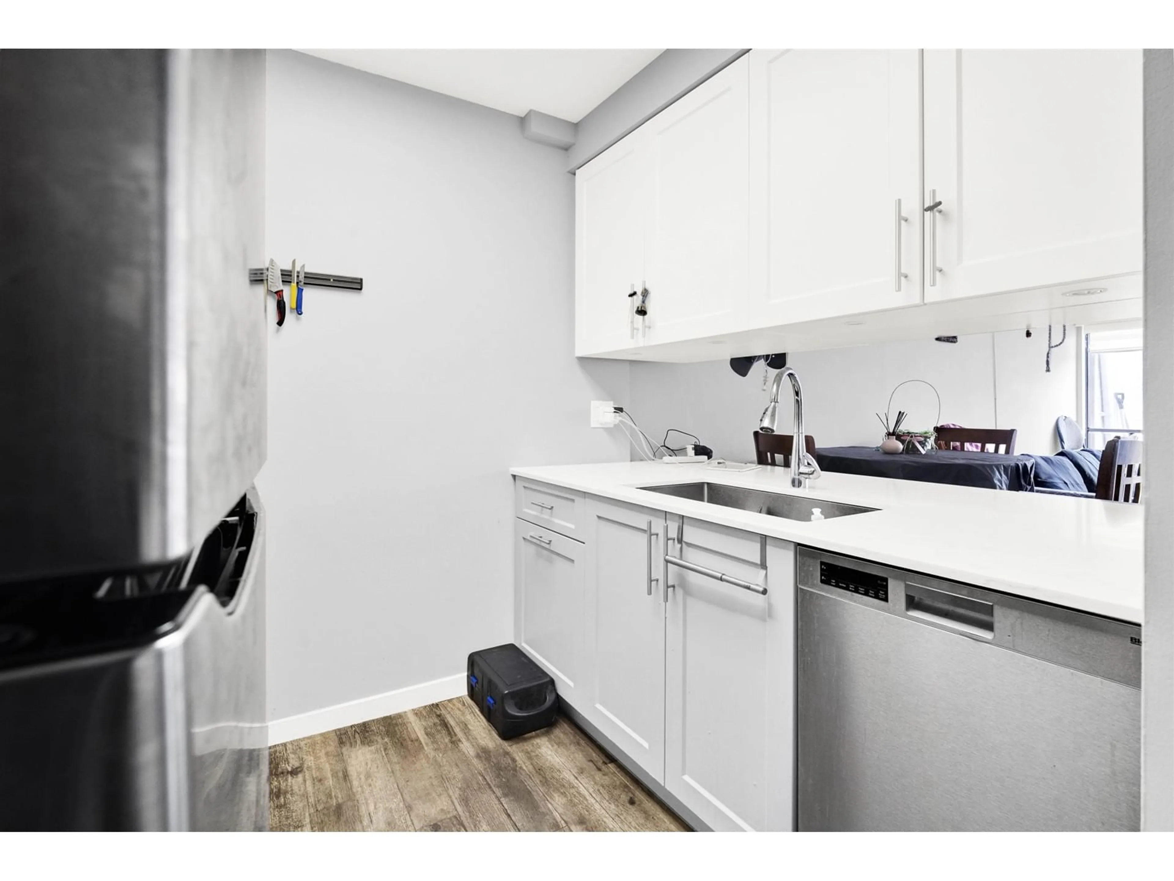 Standard kitchen, unknown for 47 - 17708 60, Surrey British Columbia V3S1V2