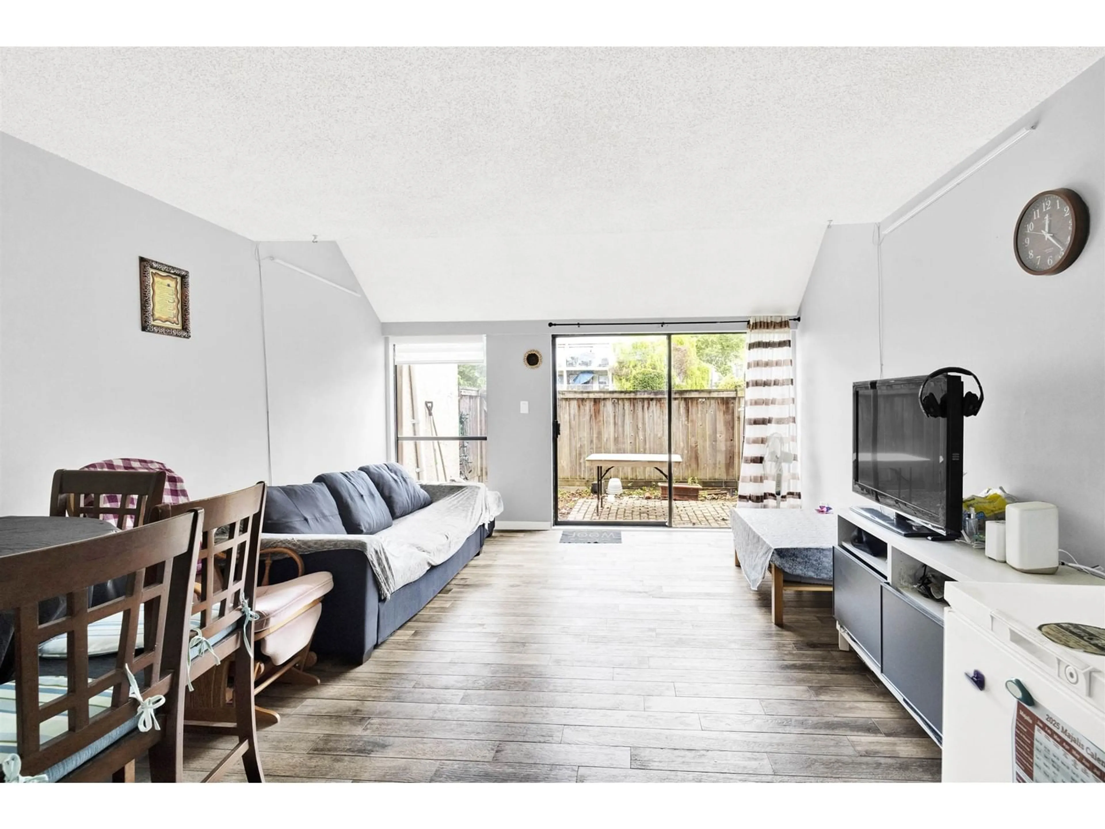 Living room with furniture, wood/laminate floor for 47 - 17708 60, Surrey British Columbia V3S1V2