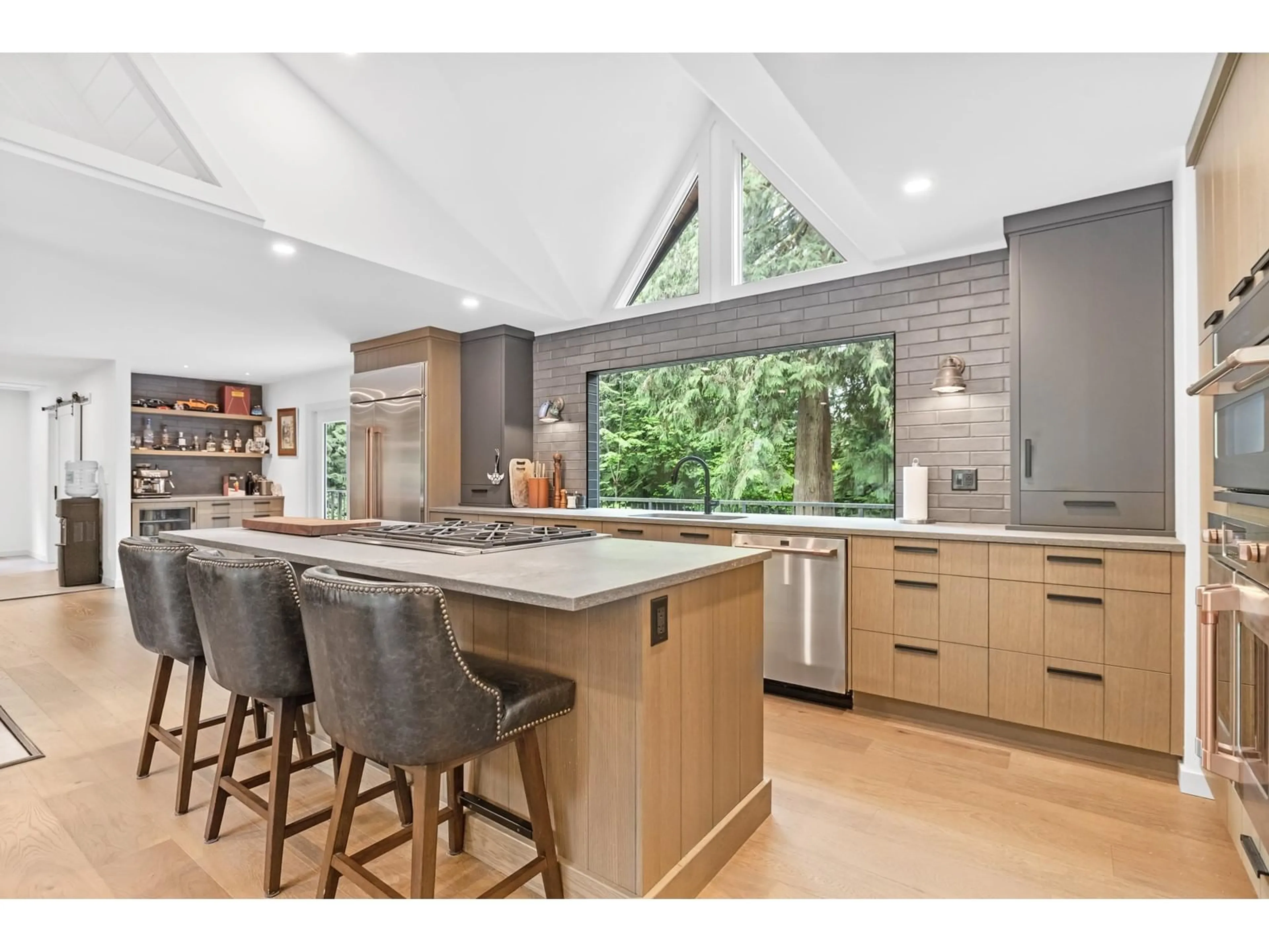 Open concept kitchen, unknown for 31648 GROVE, Mission British Columbia V4S1E6