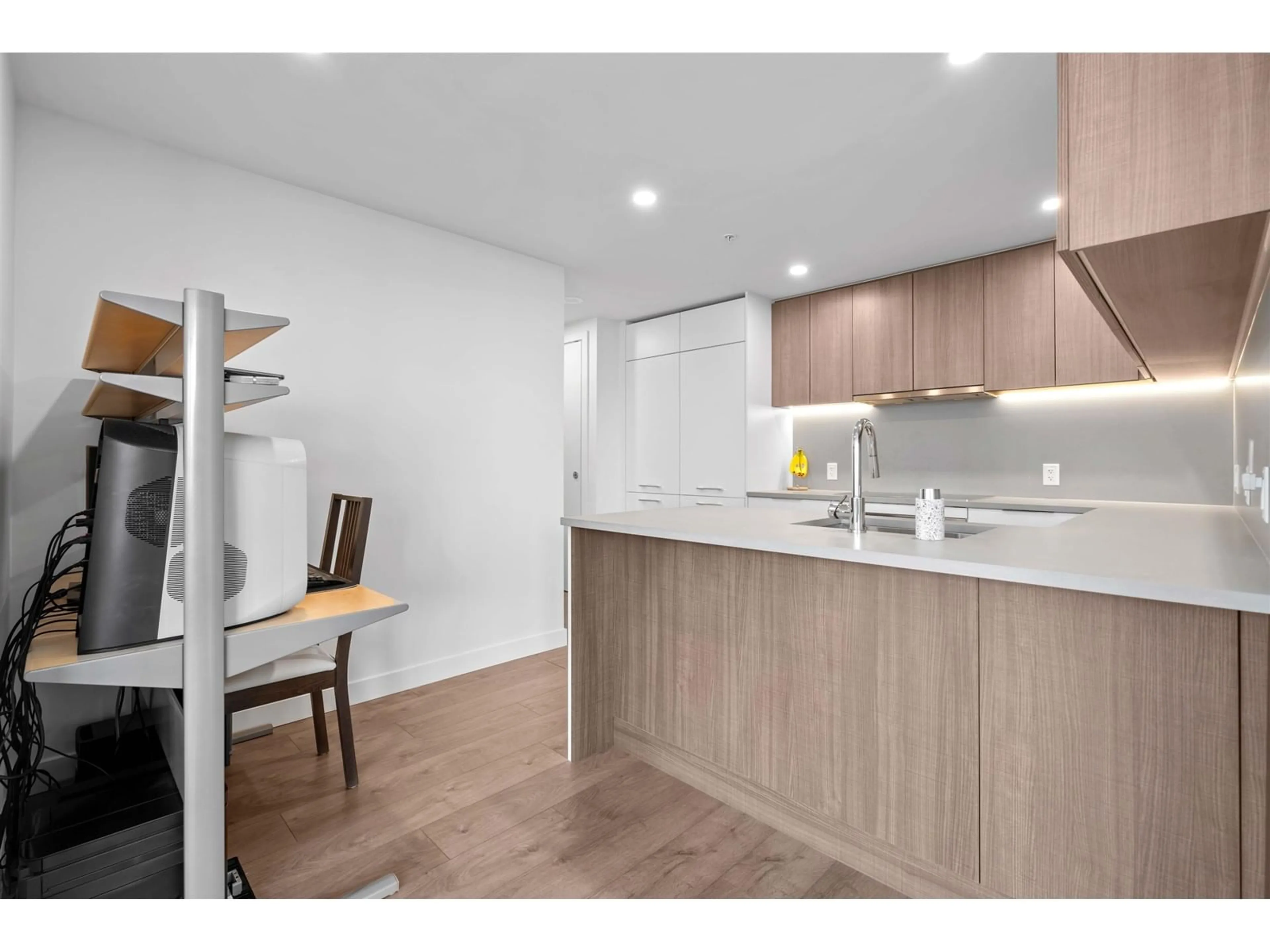 Standard kitchen, wood/laminate floor for 1203 - 13318 104, Surrey British Columbia V3T0R2