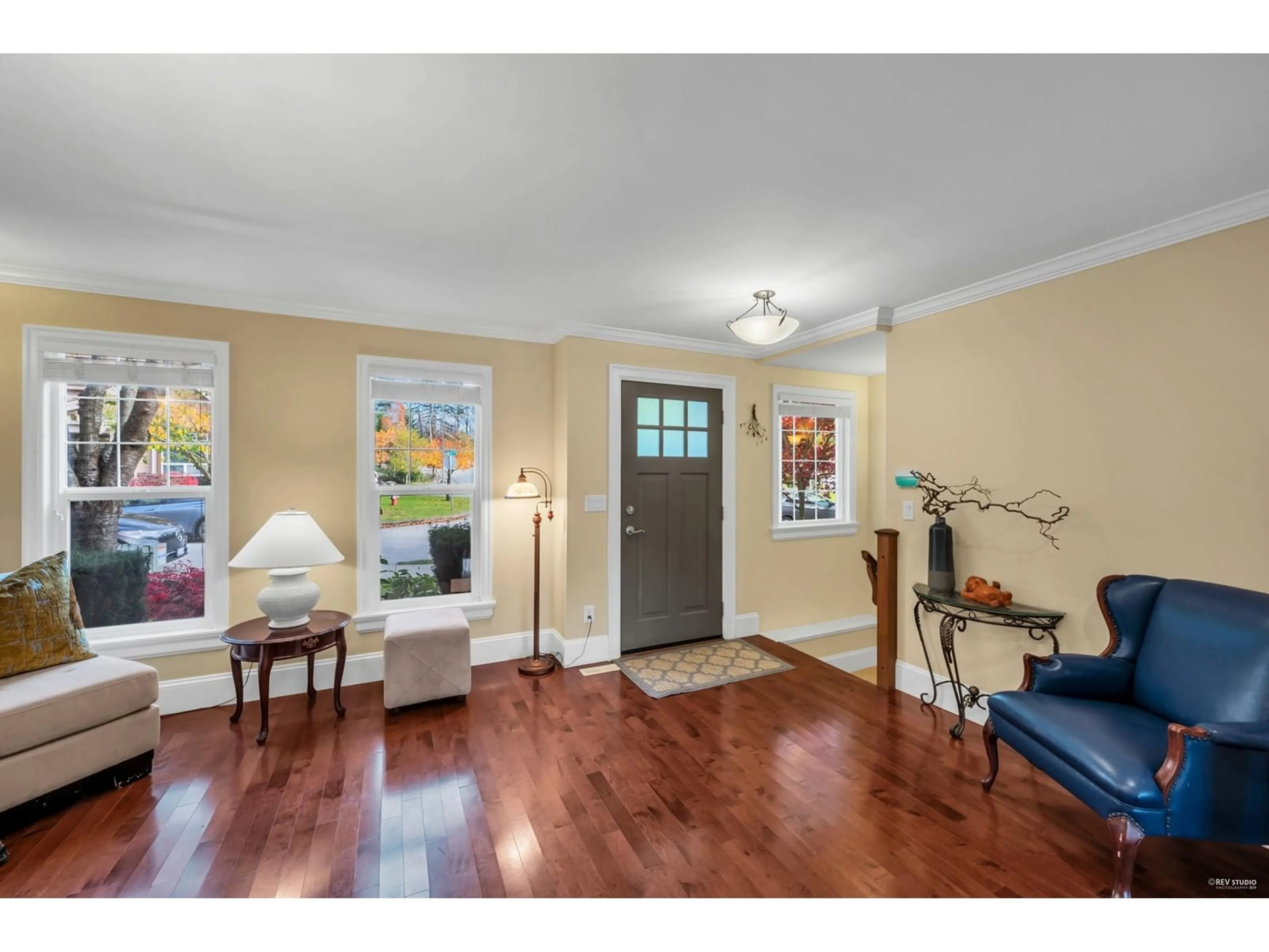Indoor entryway for 3449 148A, Surrey British Columbia V4P0B9