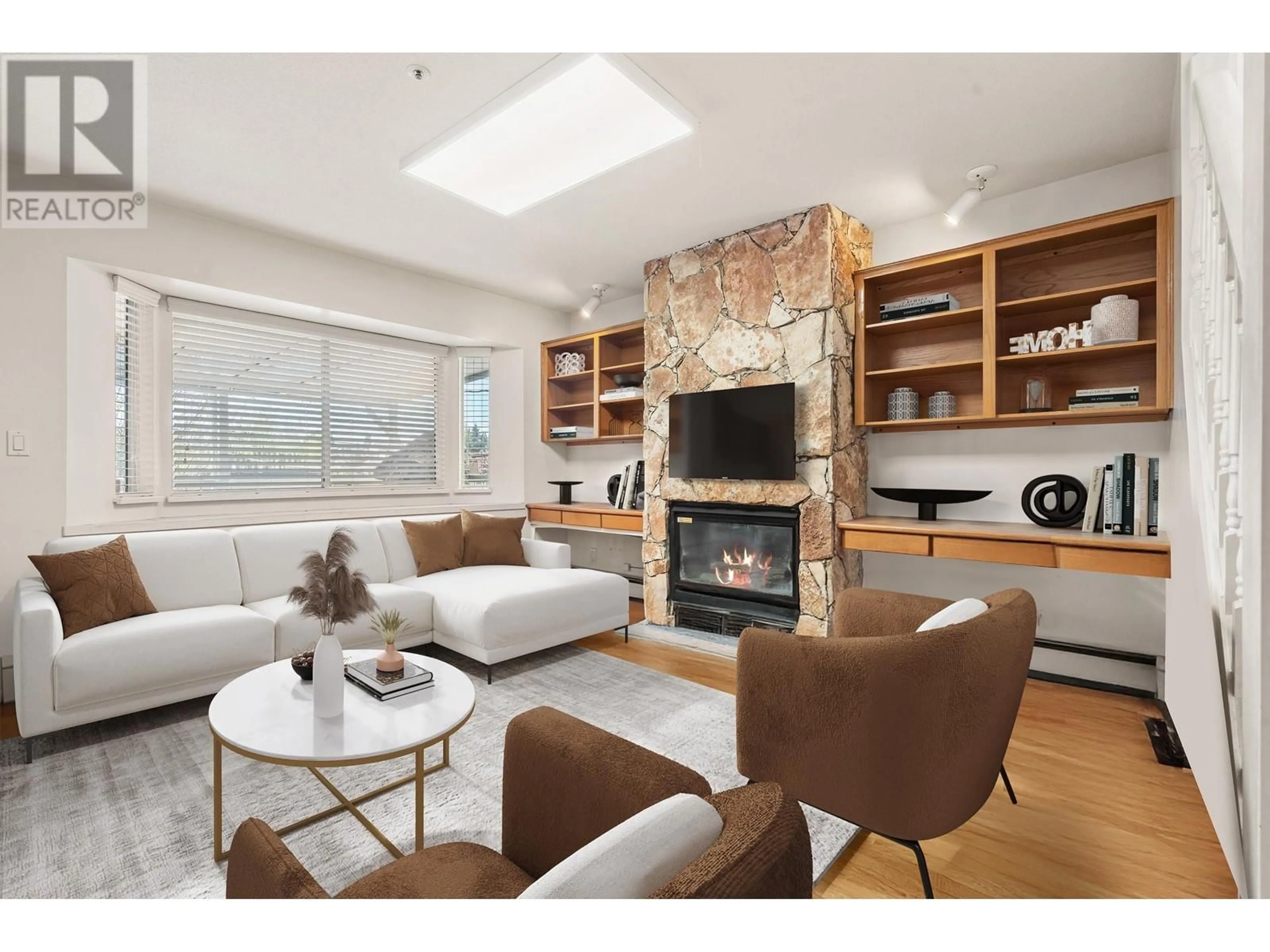 Living room with furniture, wood/laminate floor for 5543 FLEMING STREET, Vancouver British Columbia V5P3G1