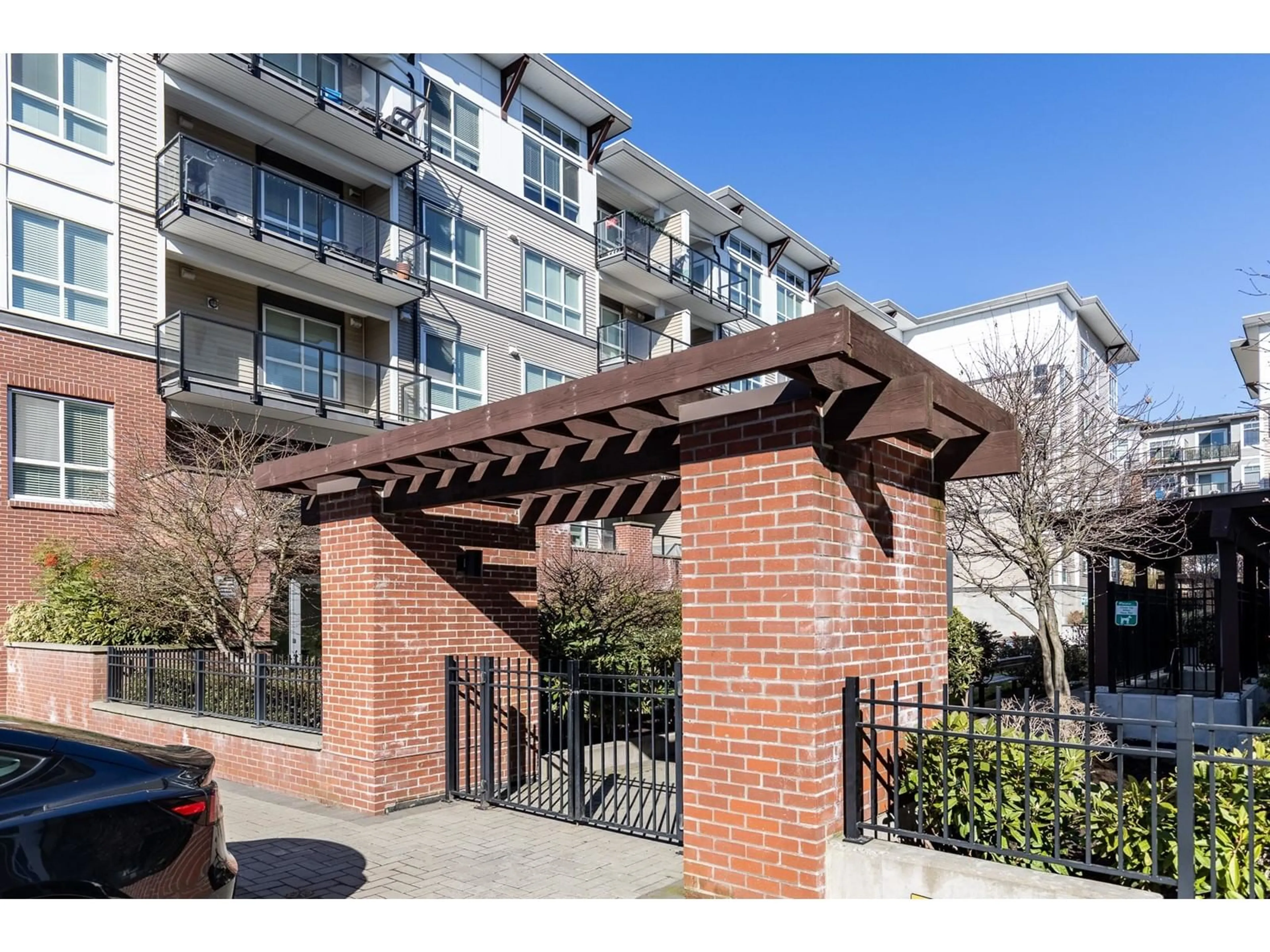 Patio, street for 312 - 6468 195A, Surrey British Columbia V4N6R6