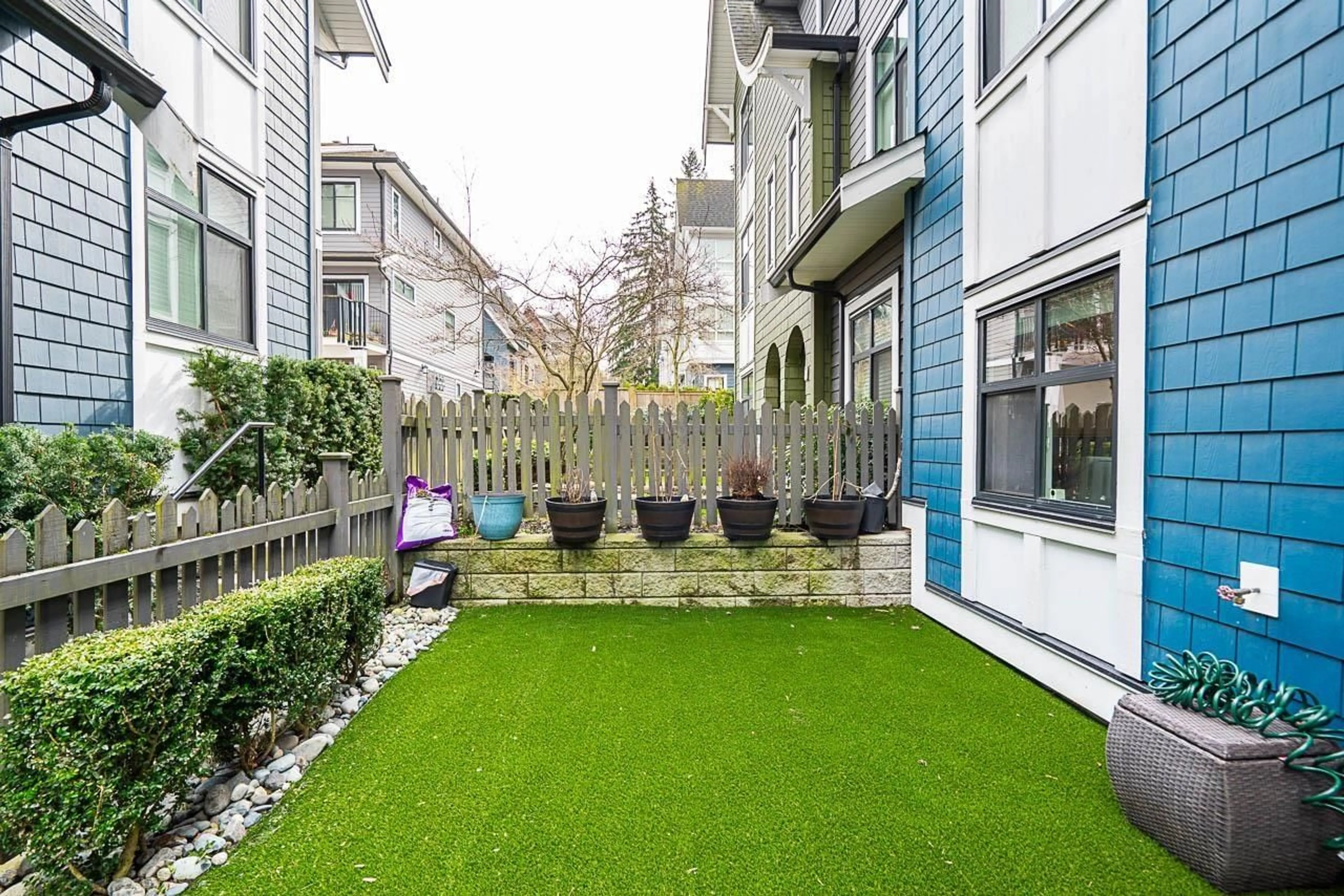 Patio, street for 11 - 2888 156, Surrey British Columbia V3Z0C7