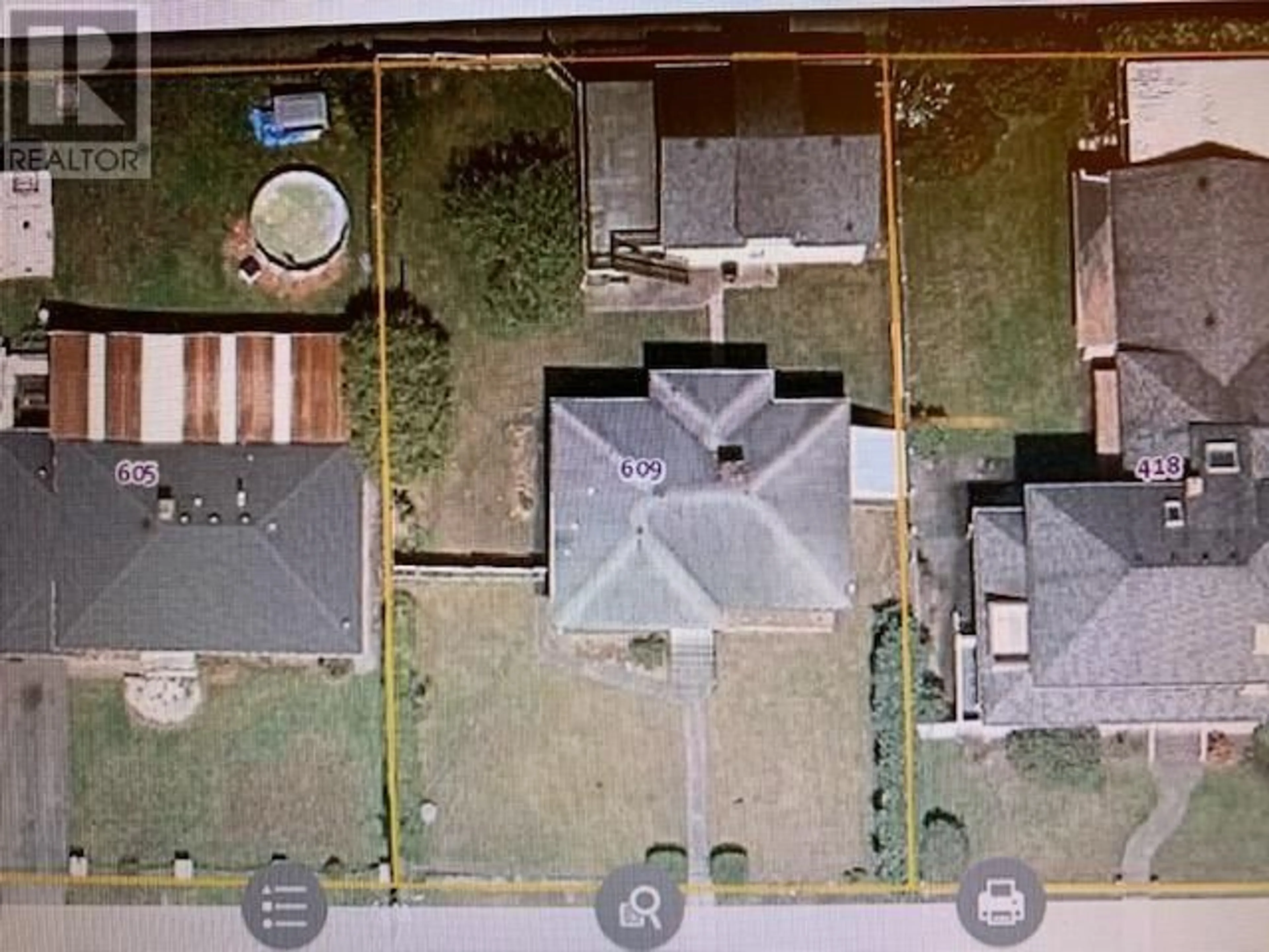 A pic from outside/outdoor area/front of a property/back of a property/a pic from drone, building for 609 MADORE AVENUE, Coquitlam British Columbia V3K3A8