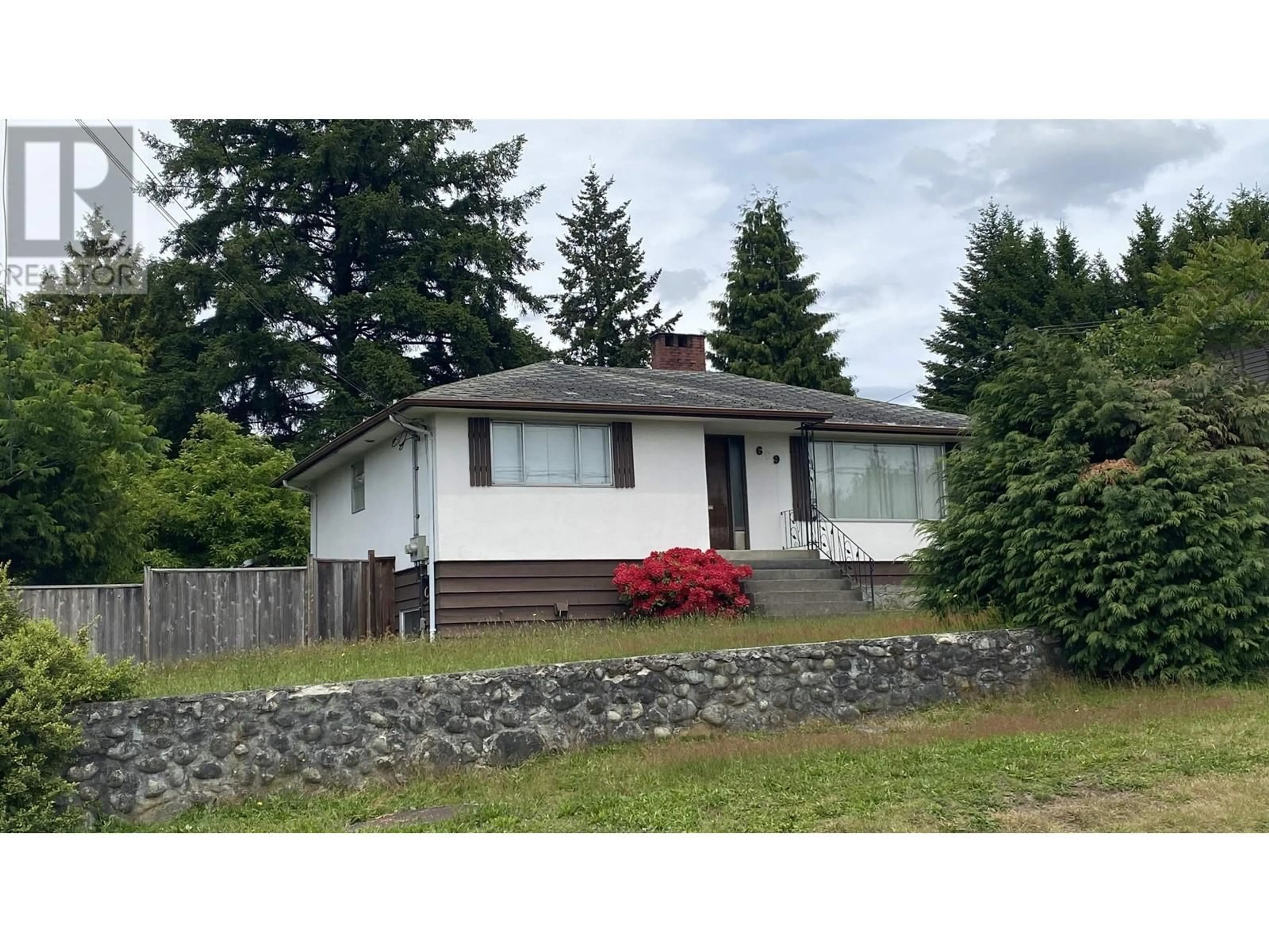 Home with vinyl exterior material, street for 609 MADORE AVENUE, Coquitlam British Columbia V3K3A8