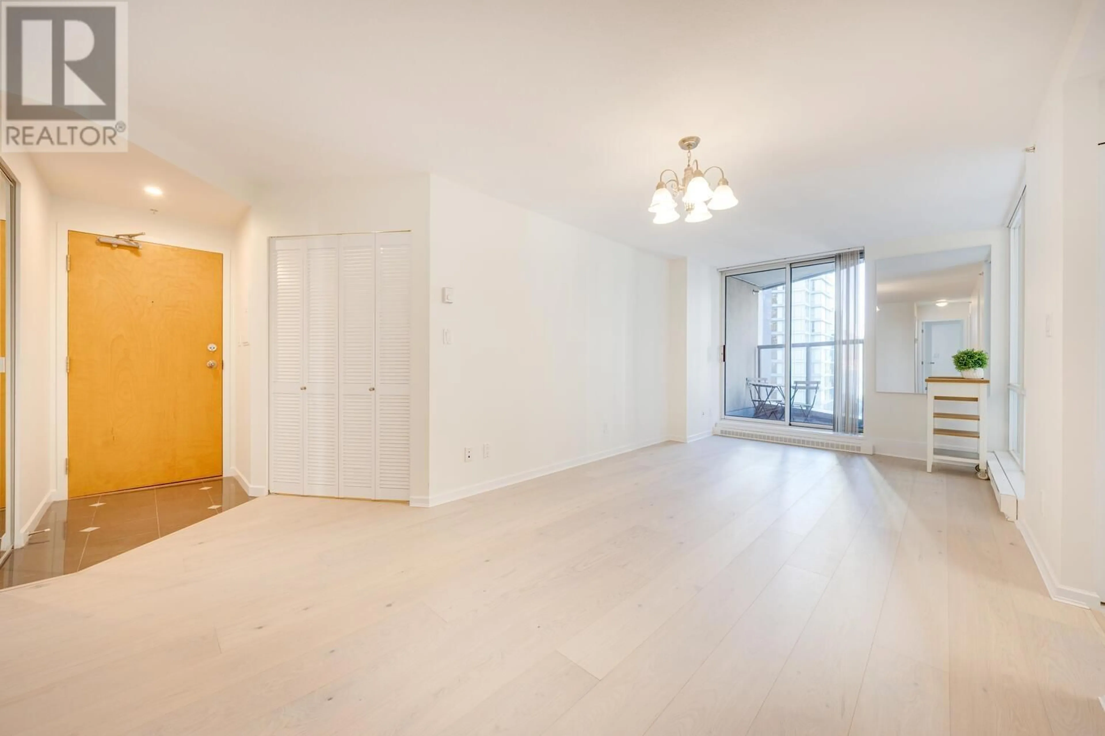 A pic of a room for 901 - 1166 MELVILLE STREET, Vancouver British Columbia V6E4P6
