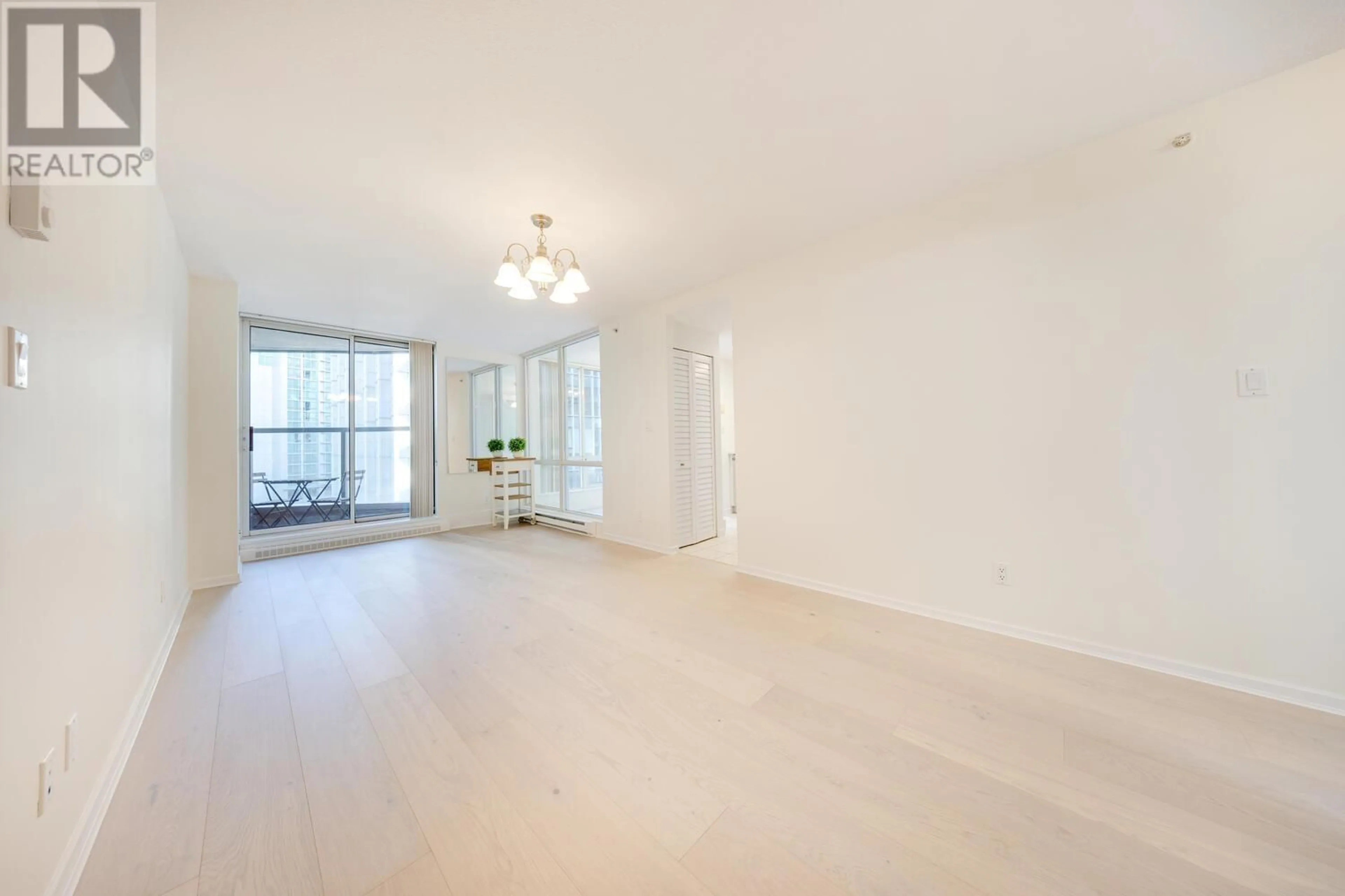 A pic of a room for 901 - 1166 MELVILLE STREET, Vancouver British Columbia V6E4P6
