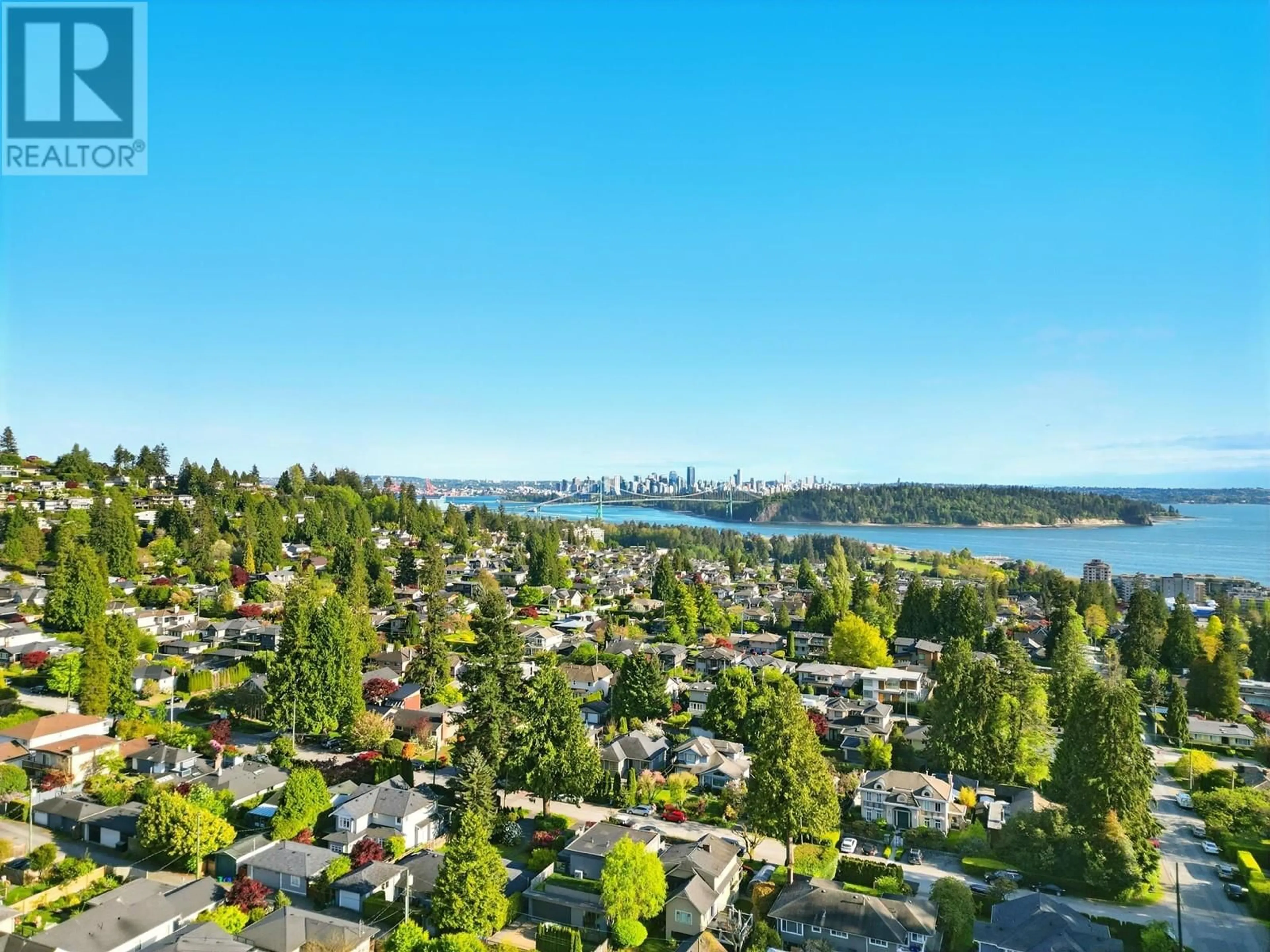A pic from outside/outdoor area/front of a property/back of a property/a pic from drone, water/lake/river/ocean view for 1258 JEFFERSON AVENUE, West Vancouver British Columbia V7T2B1