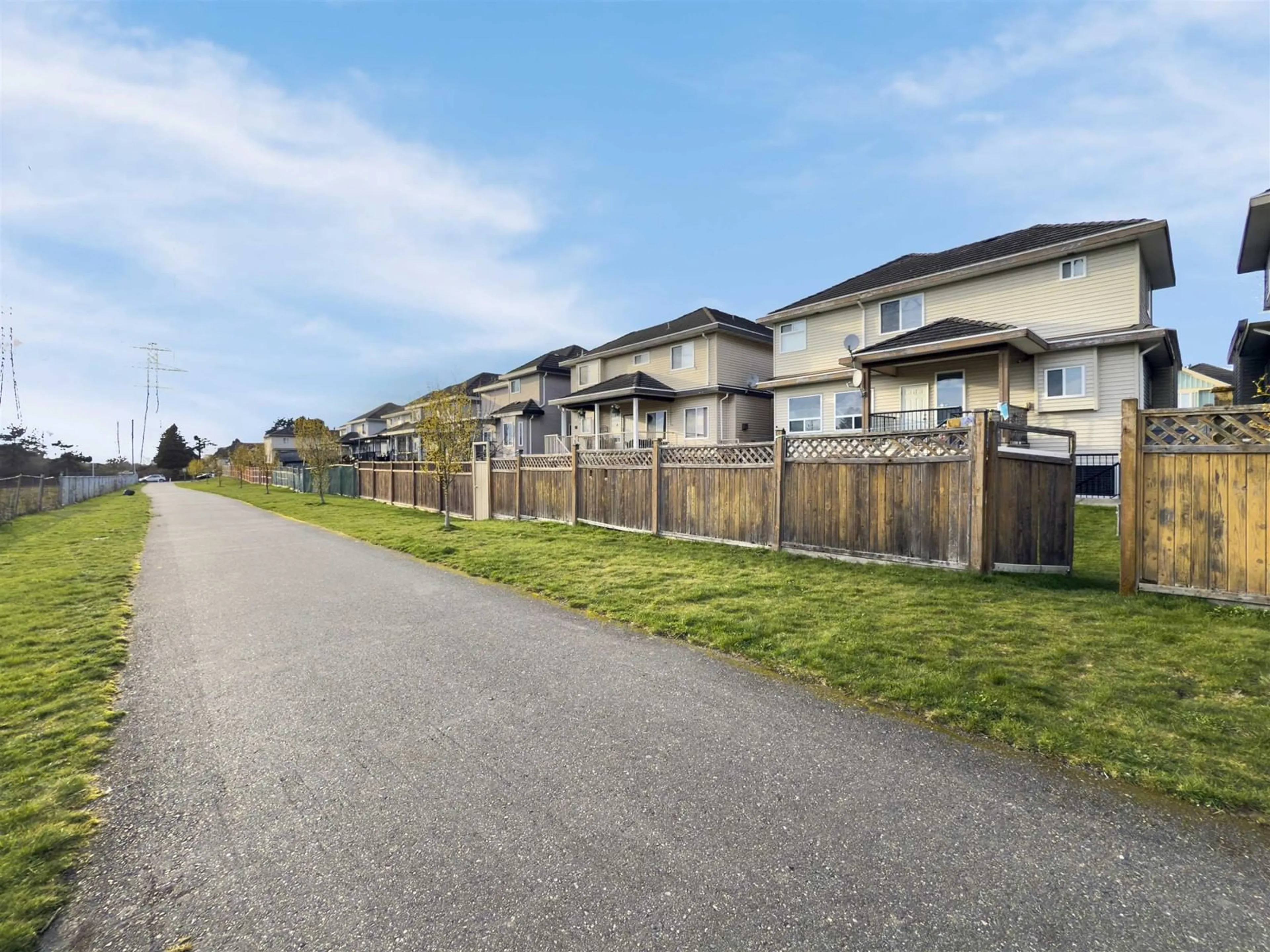 A pic from outside/outdoor area/front of a property/back of a property/a pic from drone, street for 12458 74, Surrey British Columbia V3W1P2