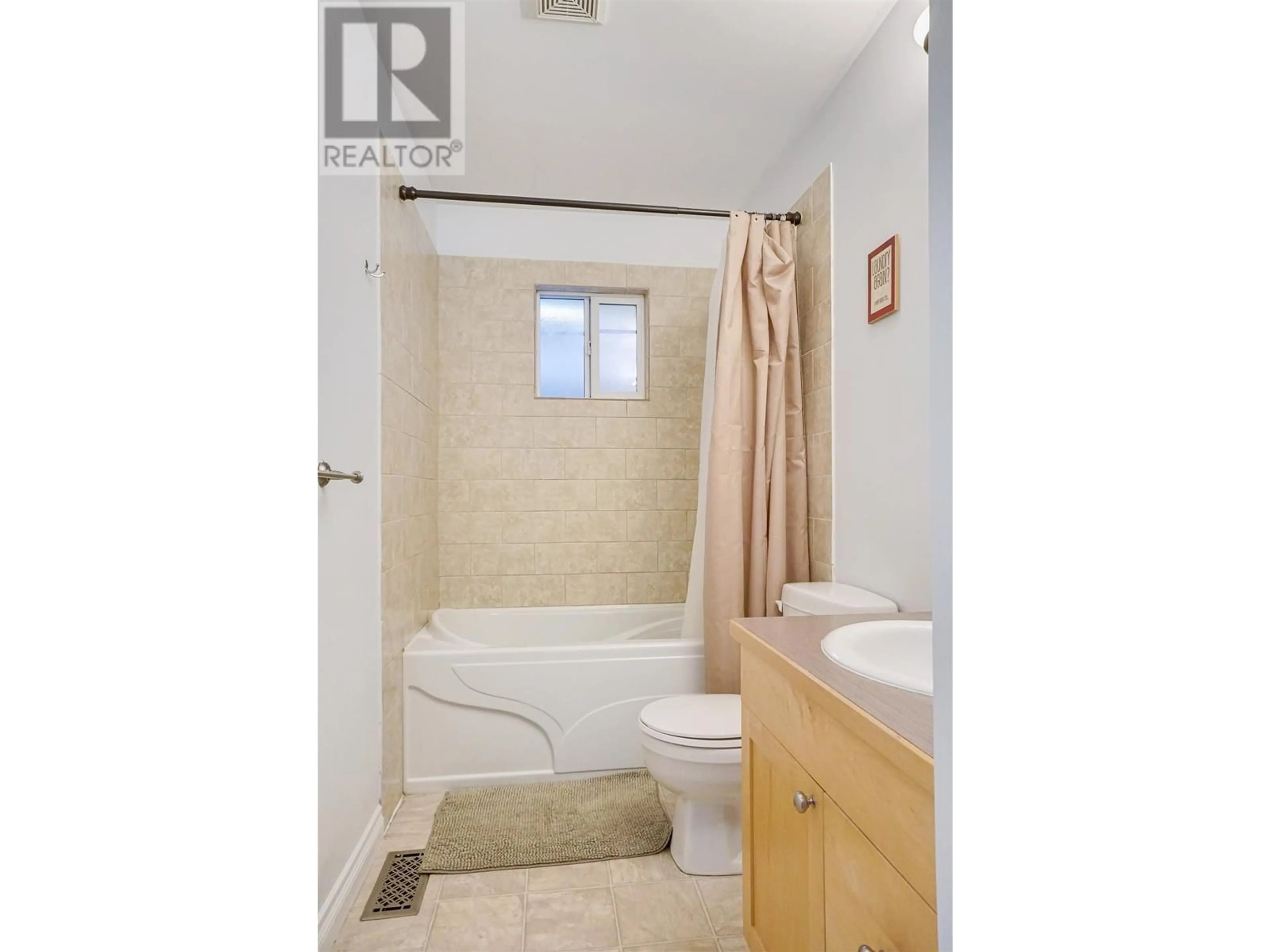 Standard bathroom, ceramic/tile floor for 7 DUNN STREET, Kitimat British Columbia V8C1C6