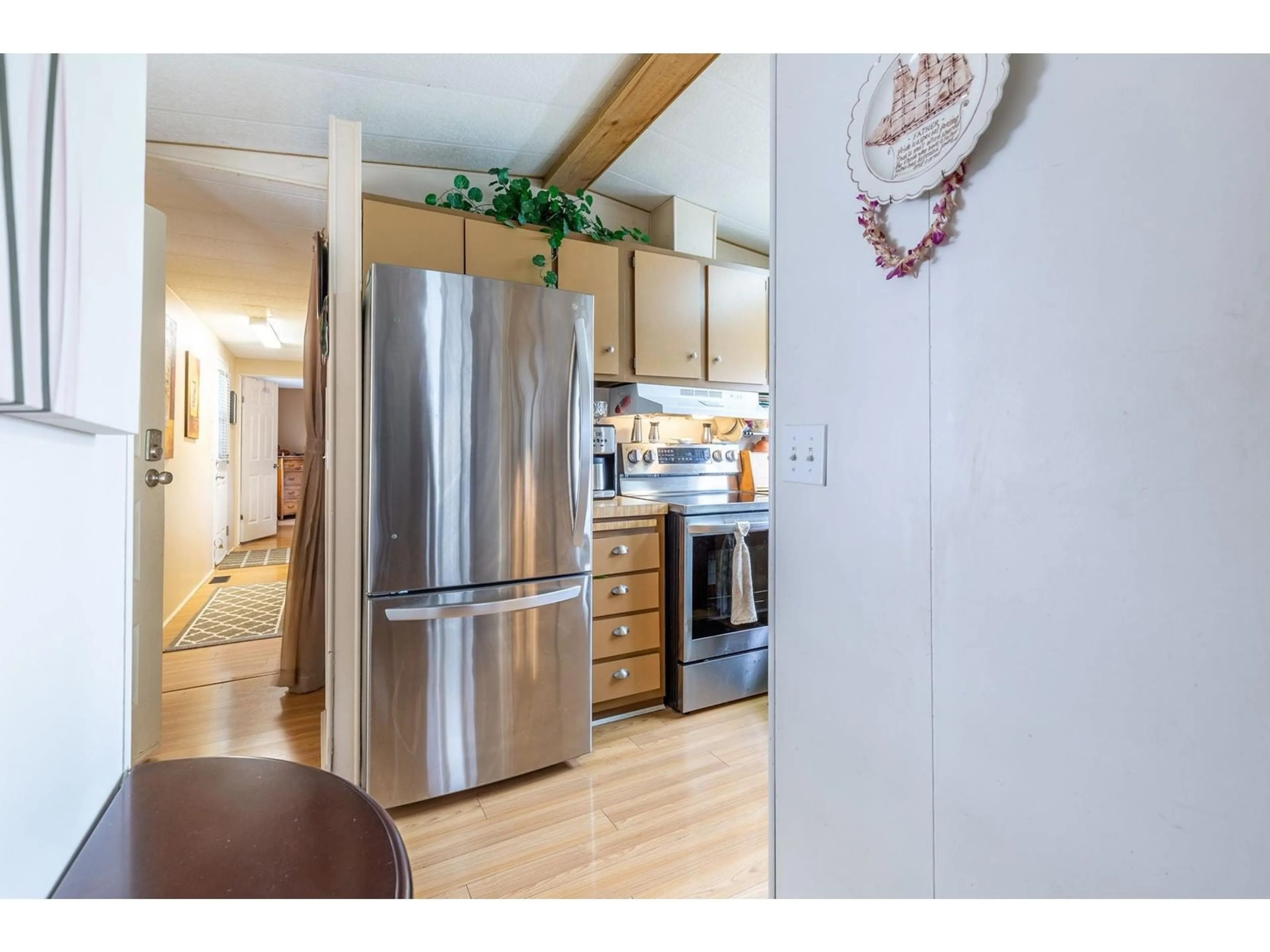 Standard kitchen, wood/laminate floor for 50 - 8254 134TH, Surrey British Columbia V3W6M2