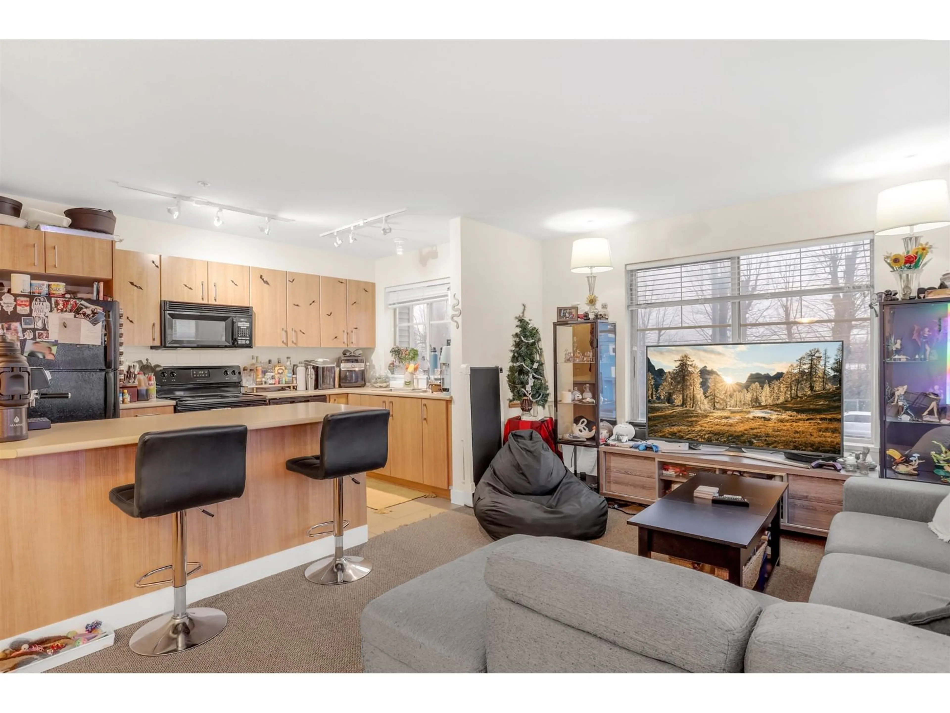 Open concept kitchen, unknown for 205 - 45555 YALE ROAD, Chilliwack British Columbia V2P0A9