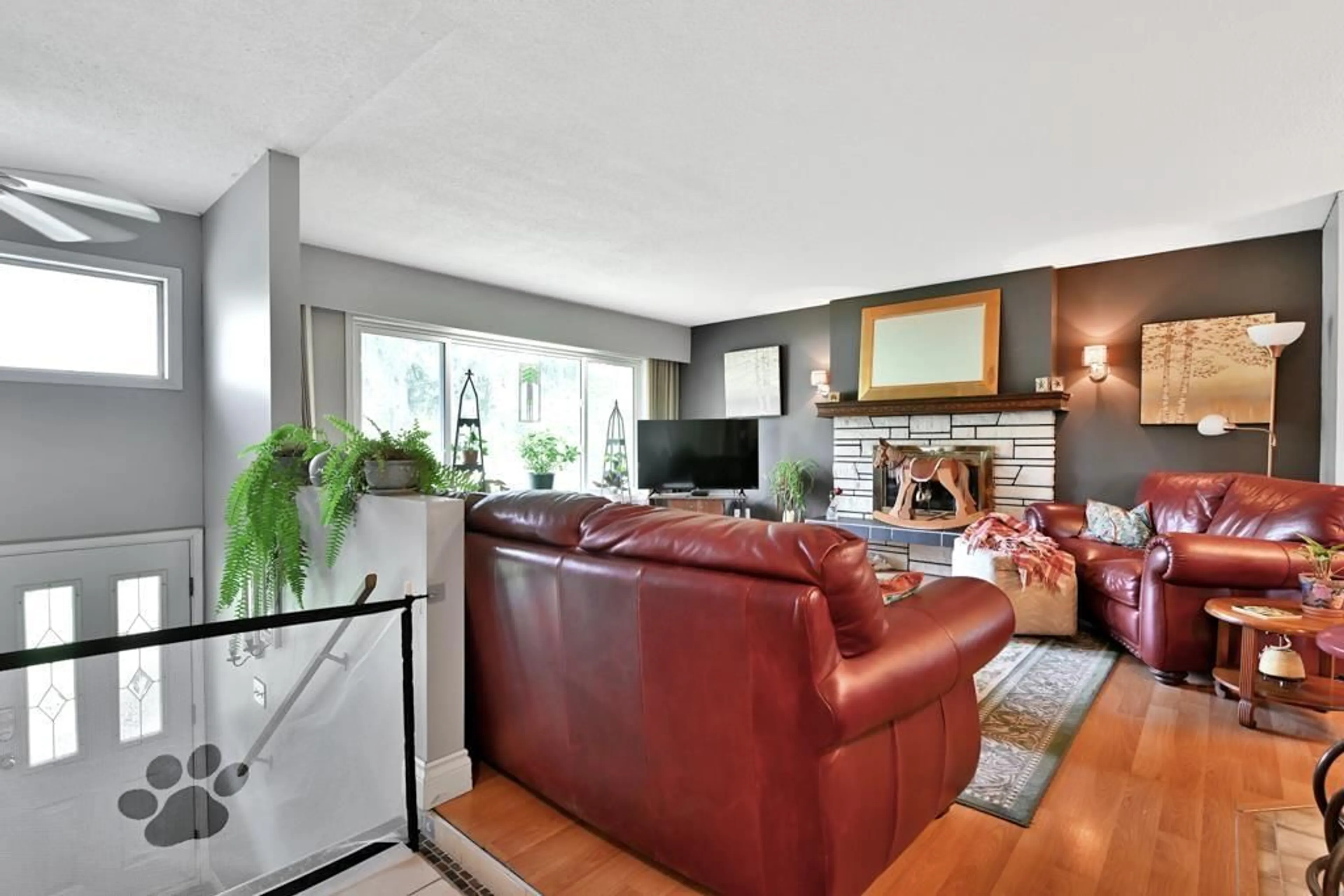 Living room with furniture, unknown for 3191 LEFEUVRE, Abbotsford British Columbia V4X1M5