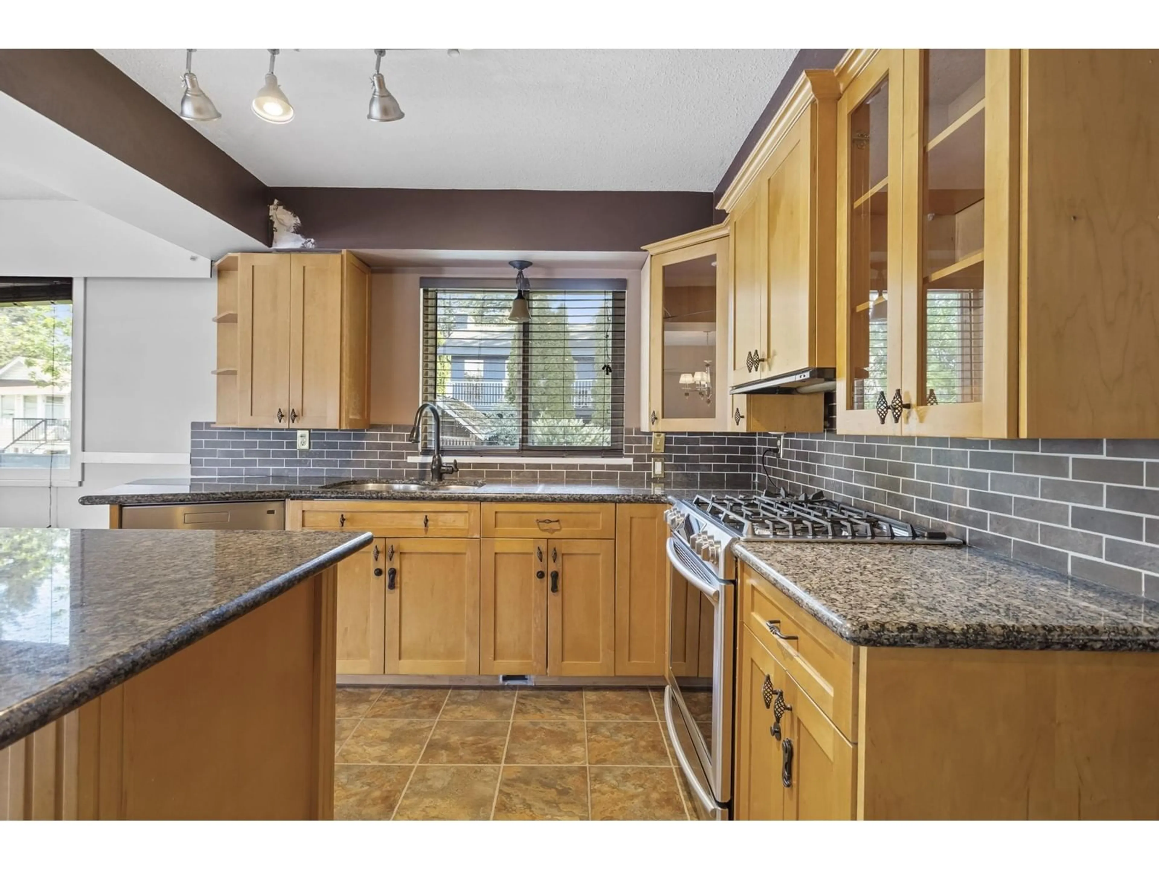 Unknown for 2530 MAGNOLIA, Abbotsford British Columbia V2T3N2