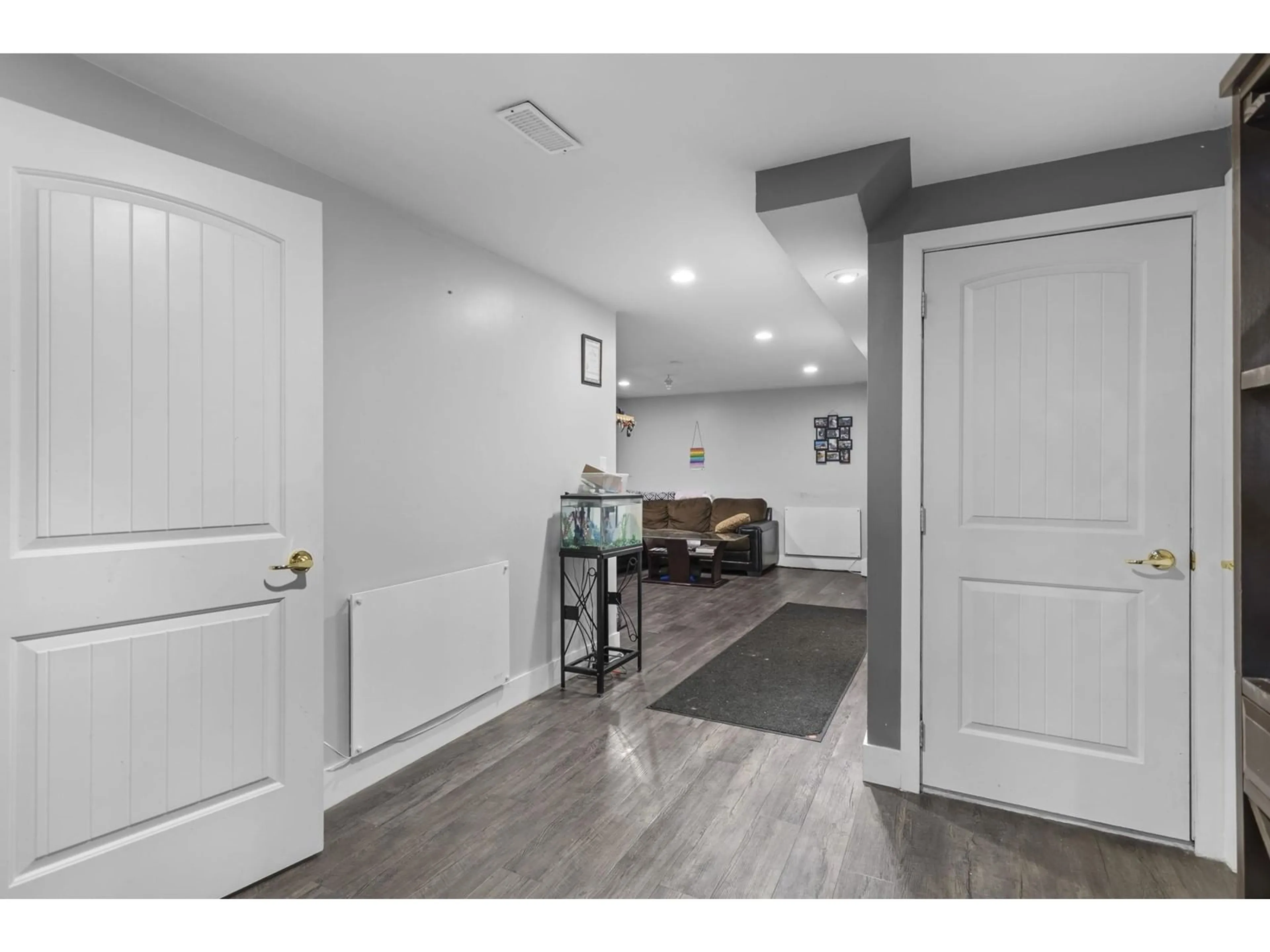 Indoor entryway for 2530 MAGNOLIA, Abbotsford British Columbia V2T3N2