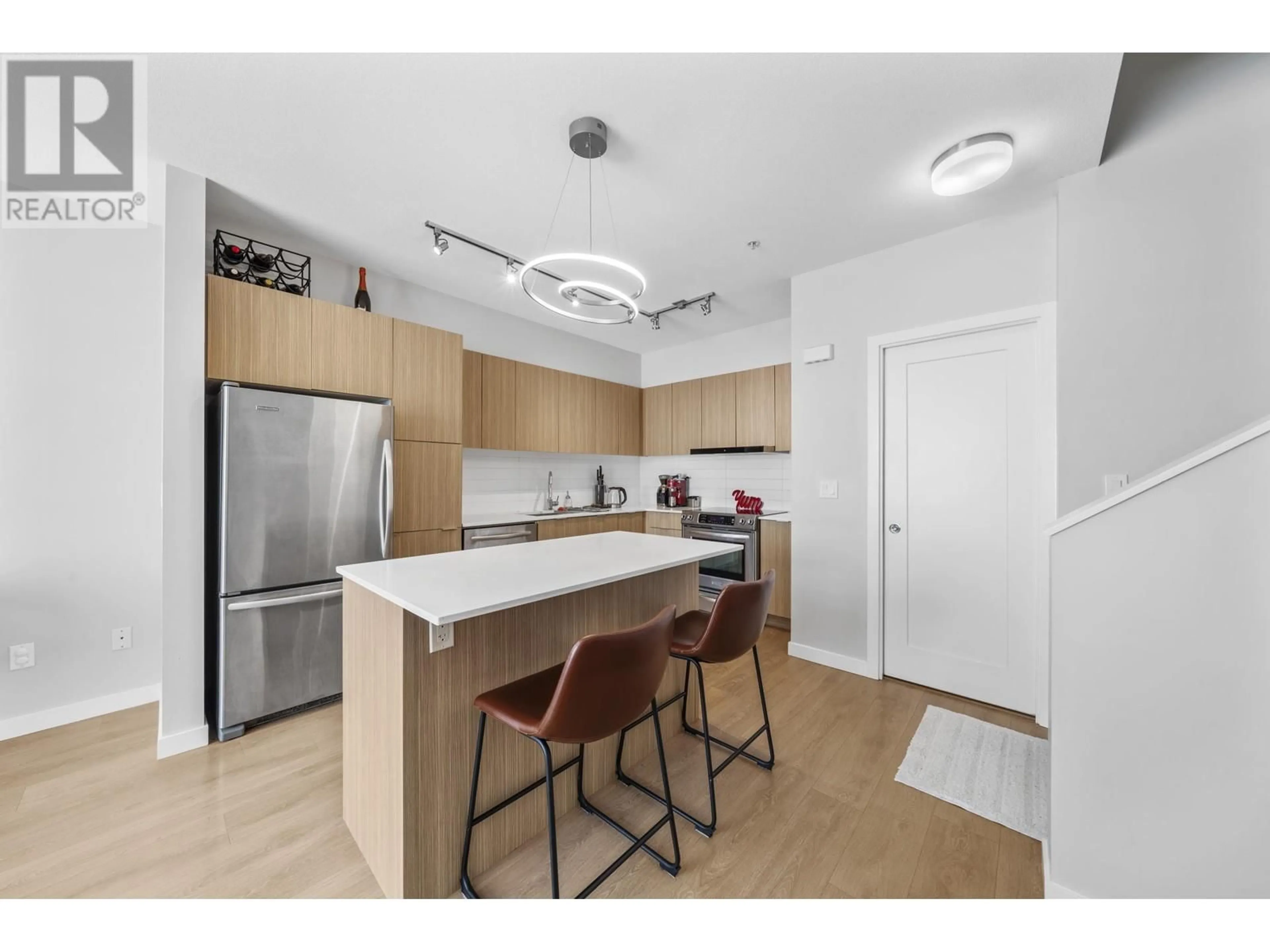 Standard kitchen, unknown for 51 - 3728 THURSTON STREET, Burnaby British Columbia V5H0E6