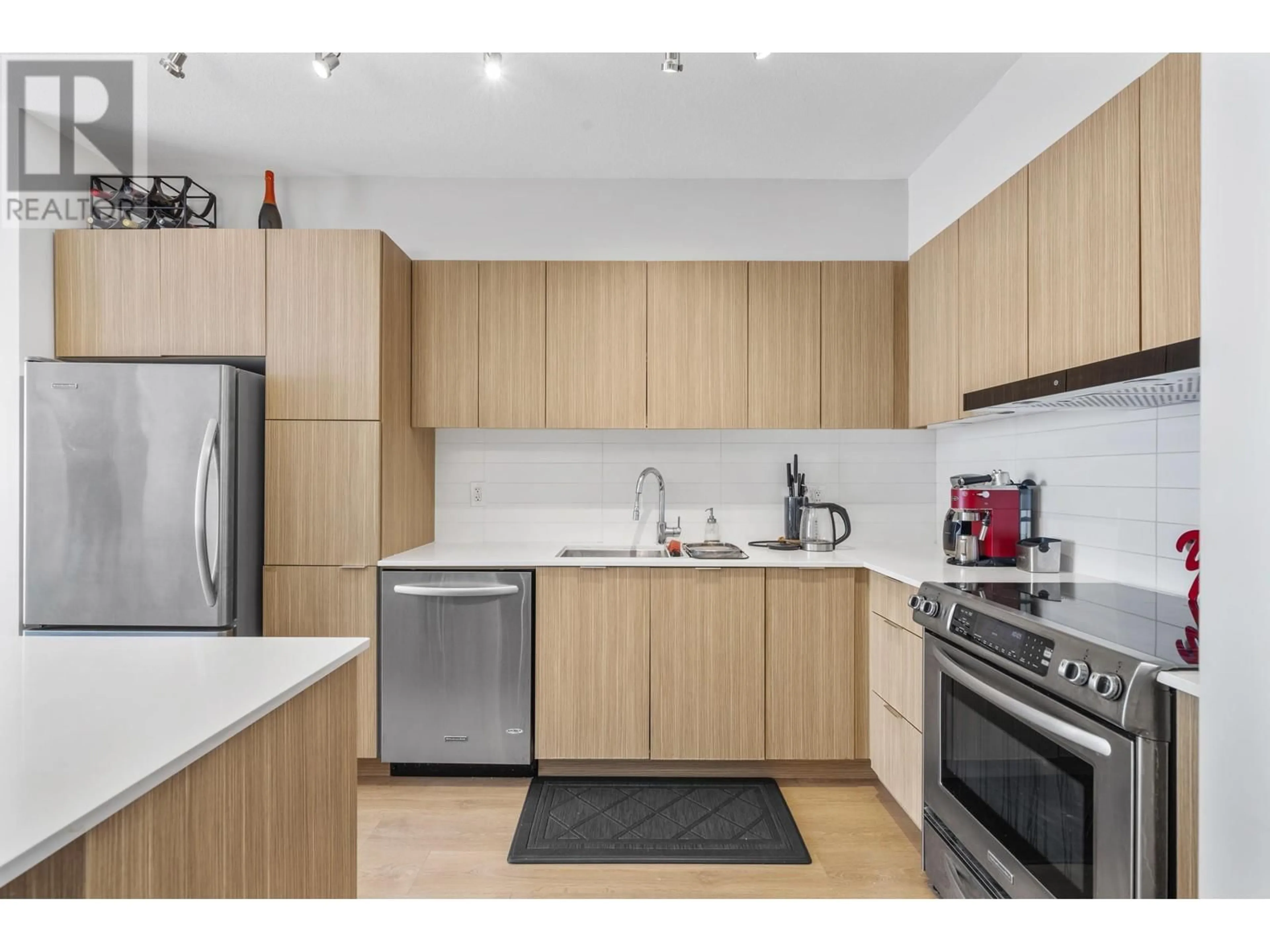 Standard kitchen, unknown for 51 - 3728 THURSTON STREET, Burnaby British Columbia V5H0E6