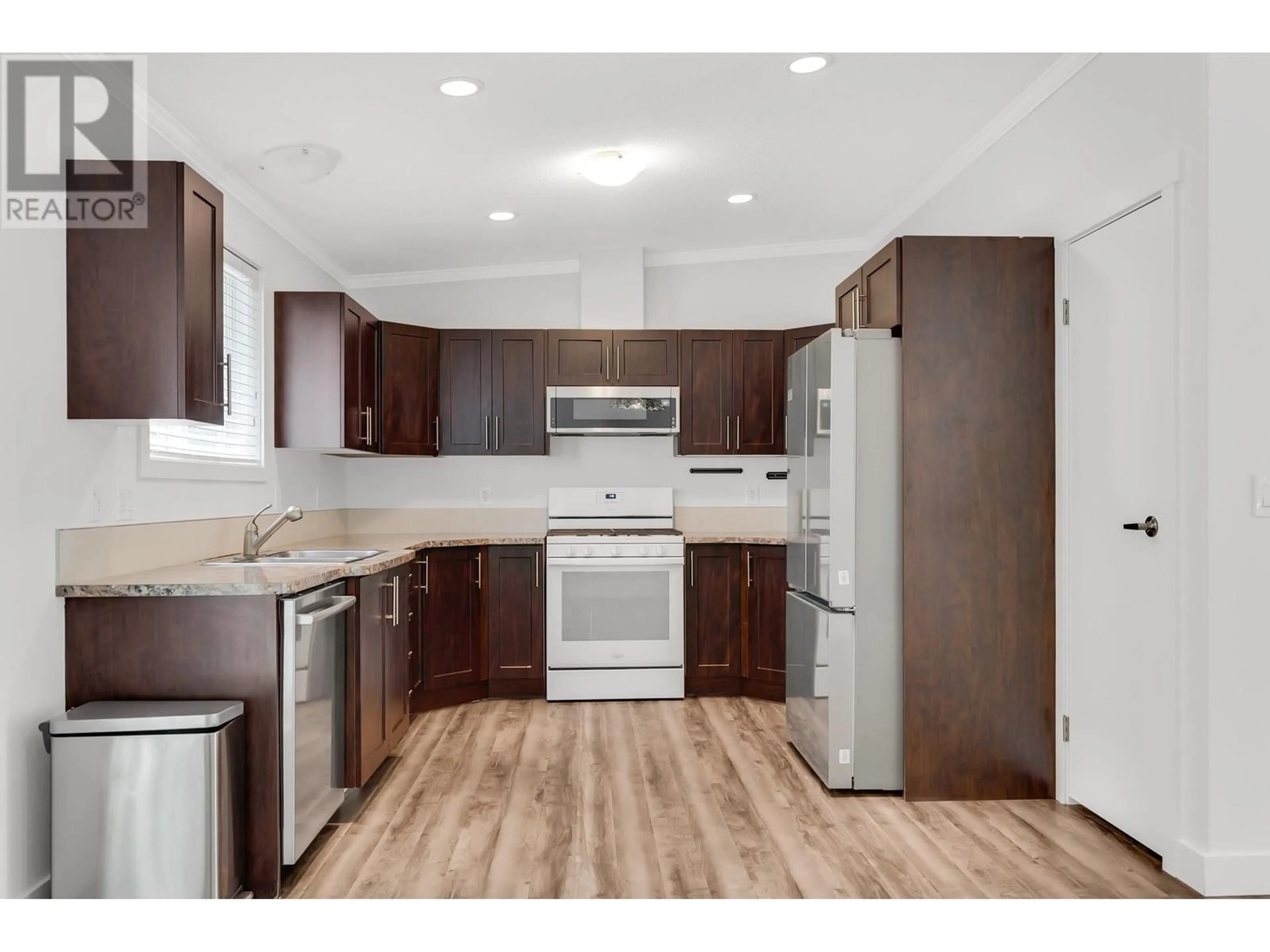 Standard kitchen, wood/laminate floor for 131 - 1830 MAMQUAM ROAD, Squamish British Columbia V8B0L8