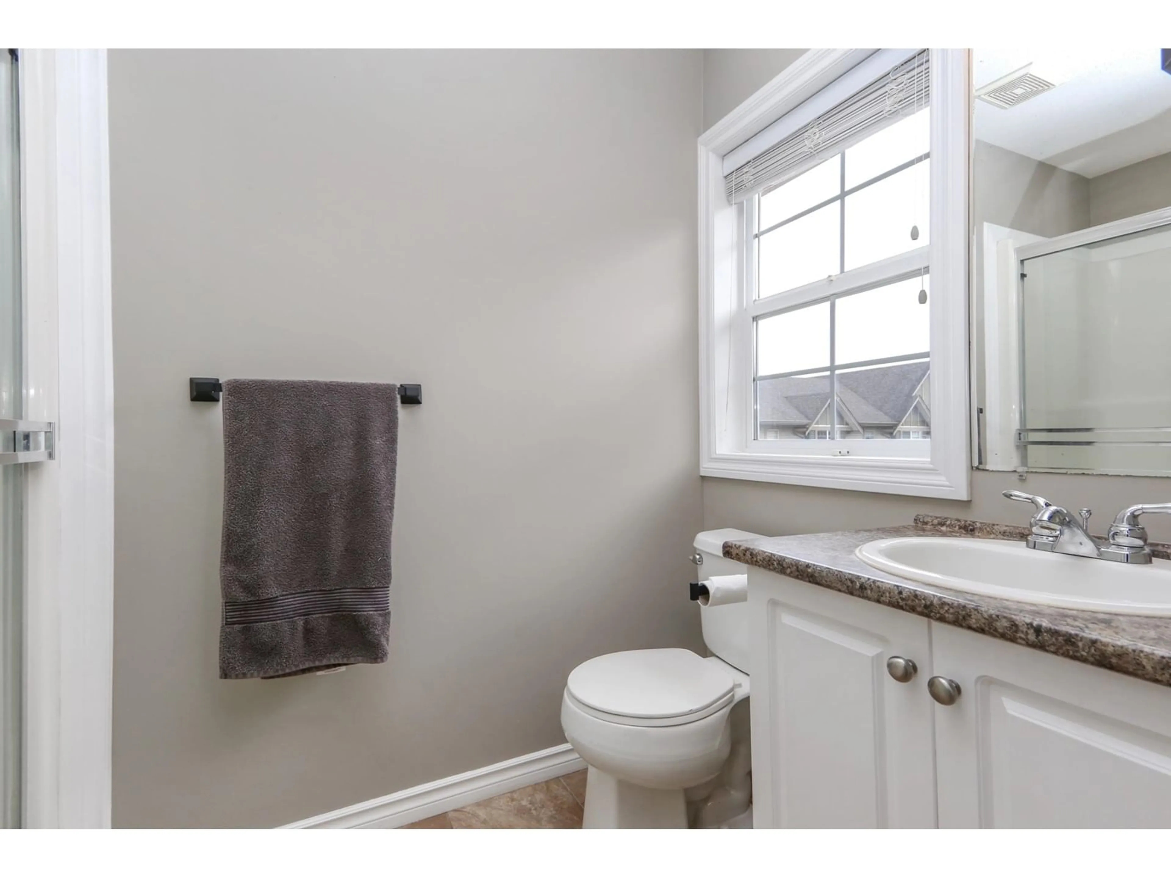 Standard bathroom, ceramic/tile floor for 49 - 6498 SOUTHDOWNE PLACE, Chilliwack British Columbia V2R0K3