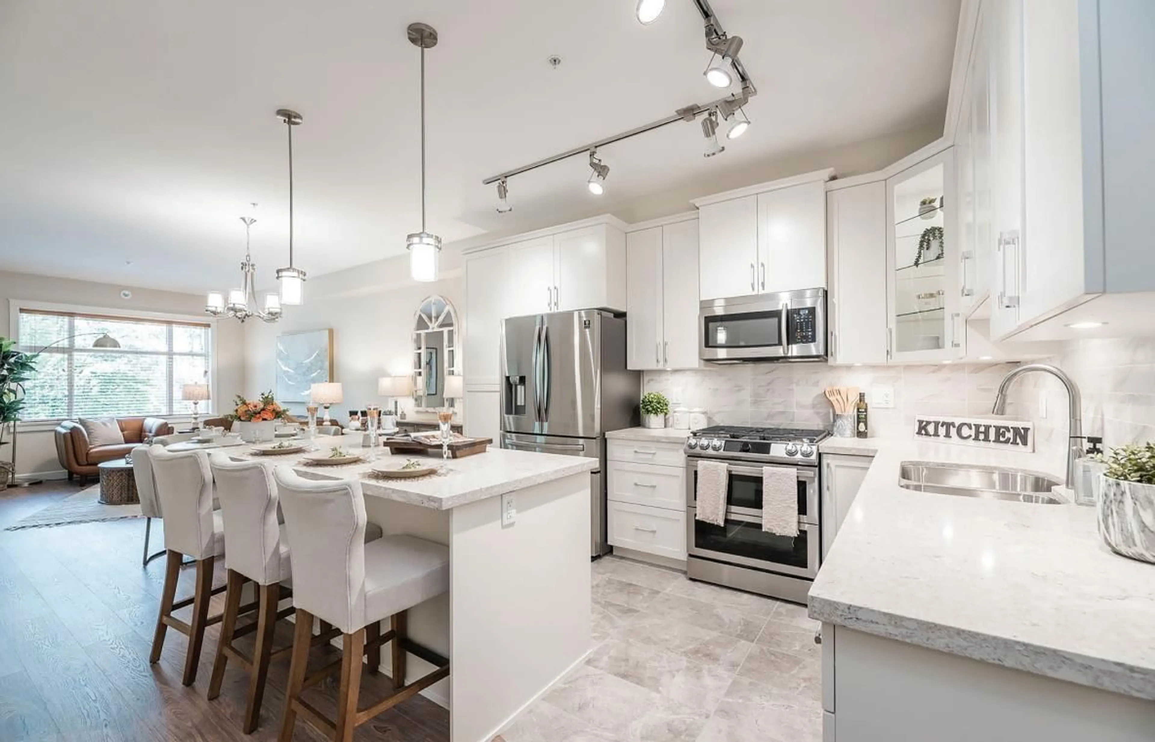 Open concept kitchen, ceramic/tile floor for 201 - 20932 83, Langley British Columbia V0V0V0