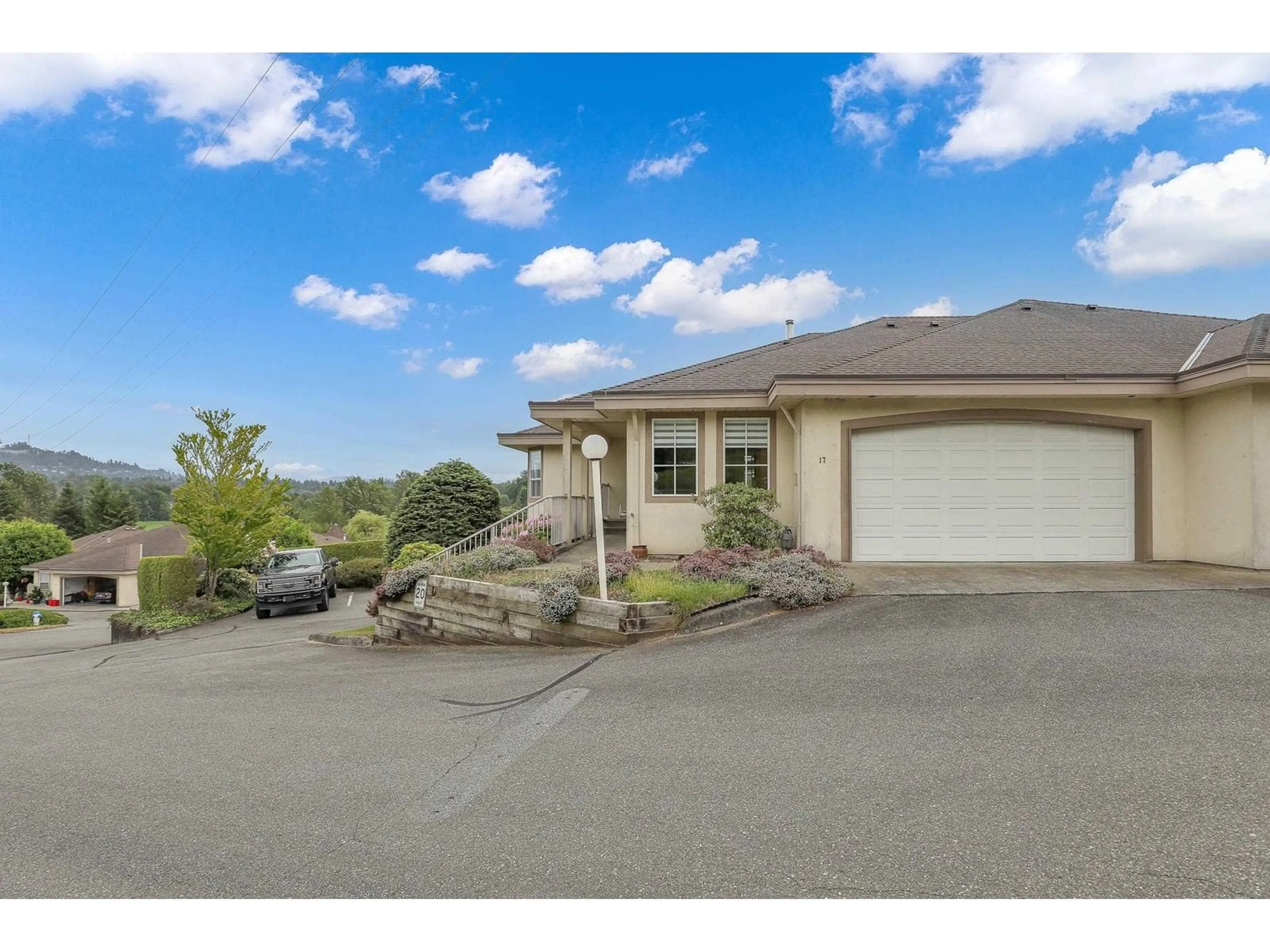 A pic from outside/outdoor area/front of a property/back of a property/a pic from drone, water/lake/river/ocean view for 17 - 3354 HORN, Abbotsford British Columbia V2S7L3